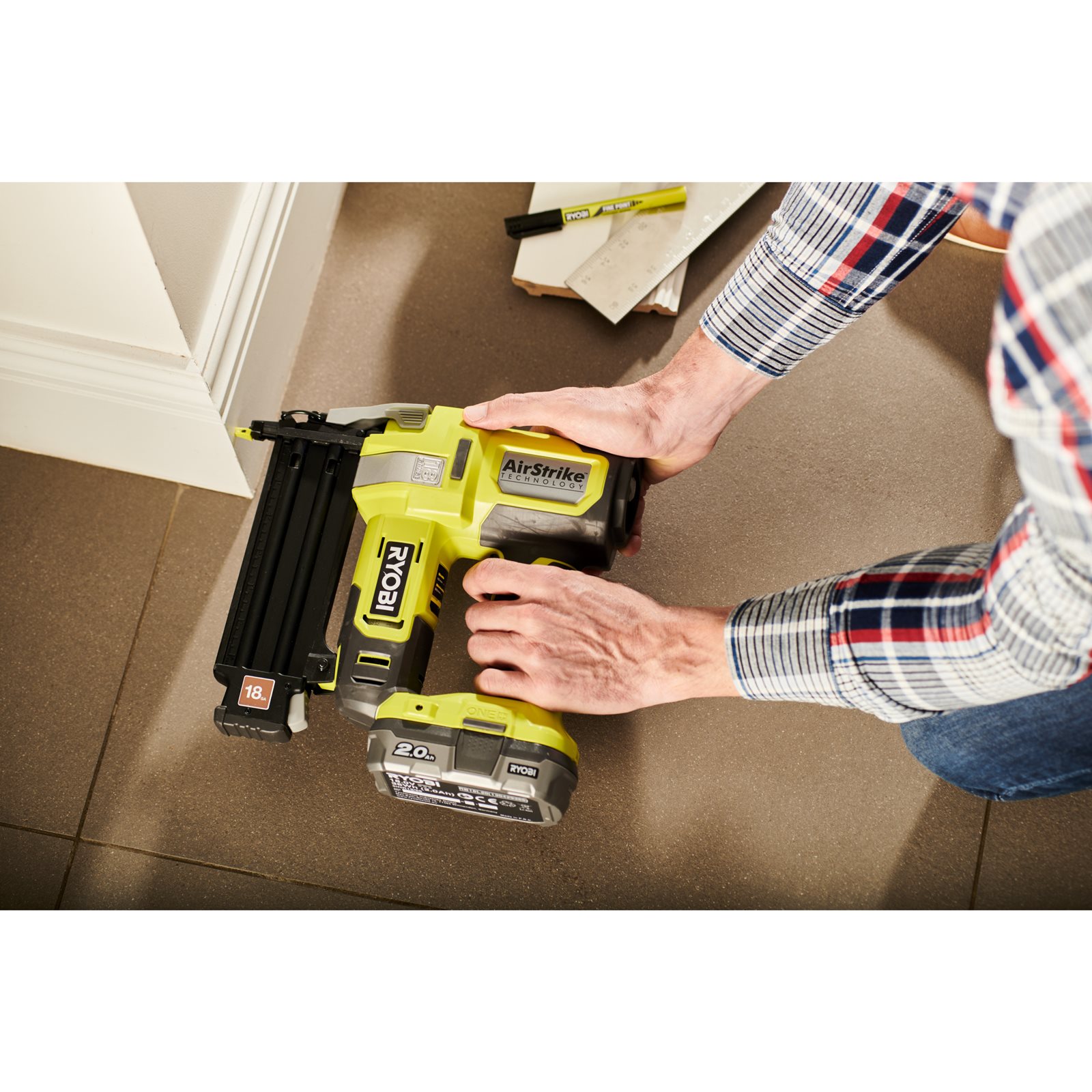 Pistol cuie 18G 18V ONE+ (1 x 2,0 Ah) Ryobi R18GN18-120S - in utilizare 4