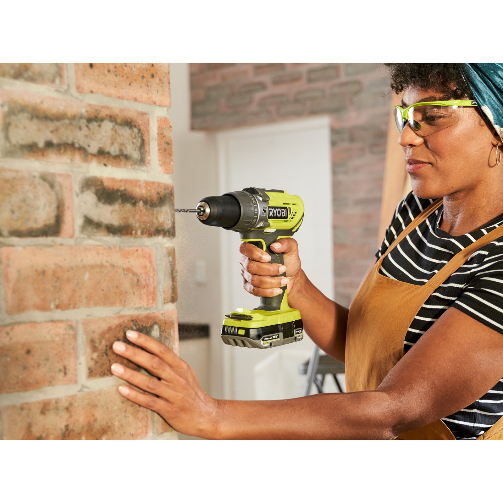 Mașină de găurit cu percuție 18V ONE+ Ryobi R18PD3-0 - in utilizare 2