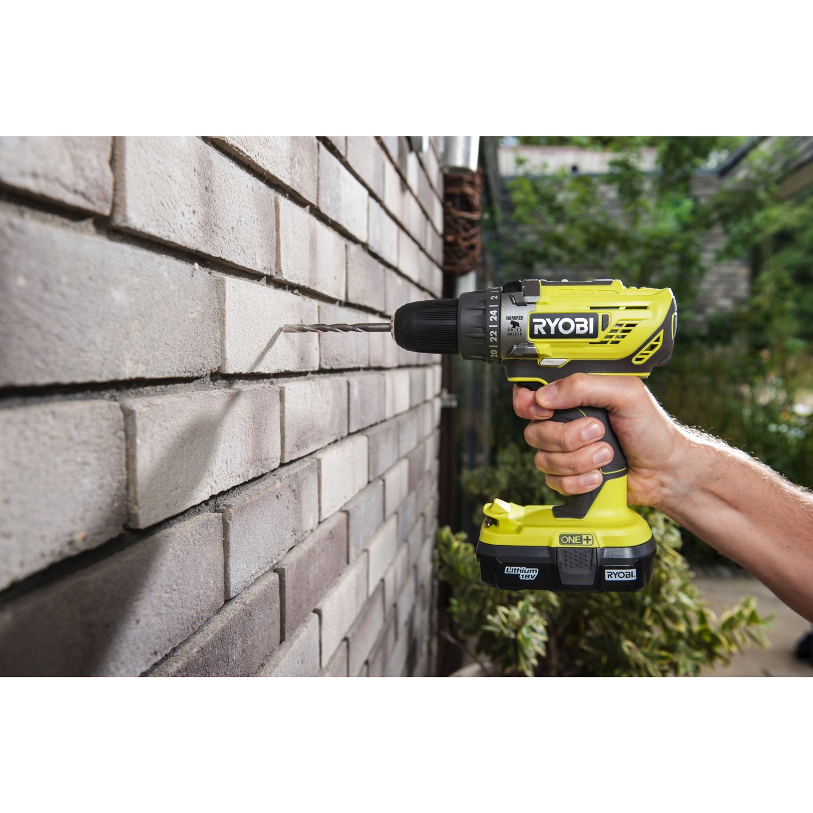 Mașină de găurit cu percuție 18V ONE+ (2 x 2,0 Ah) Ryobi R18PD3-220S - in utilizare 6