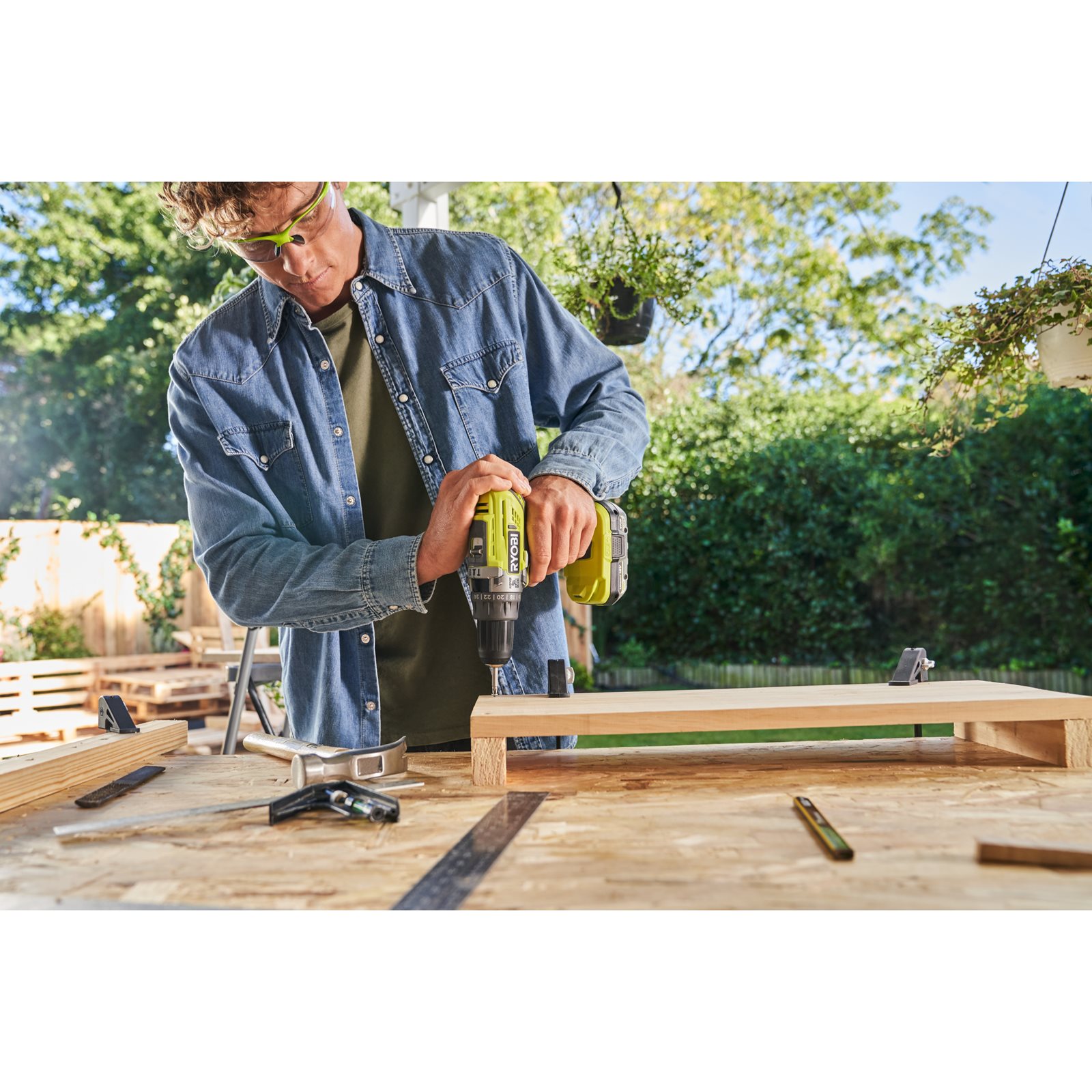 Mașină de găurit cu percuție 18V ONE+ (4.0Ah + 2.0Ah) Ryobi R18PD3-242S - in utilizare 3