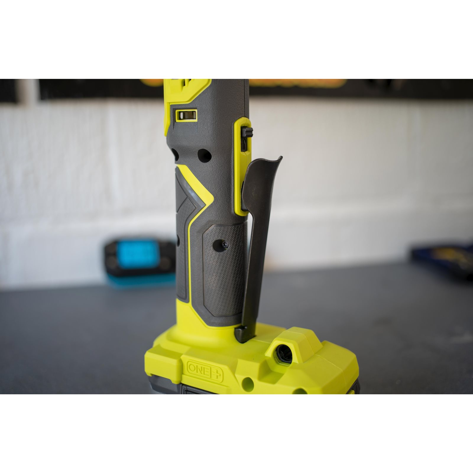 Antrenor cu clichet 1/4" 18V ONE+ Ryobi R18RW2-0 - detaliu 1