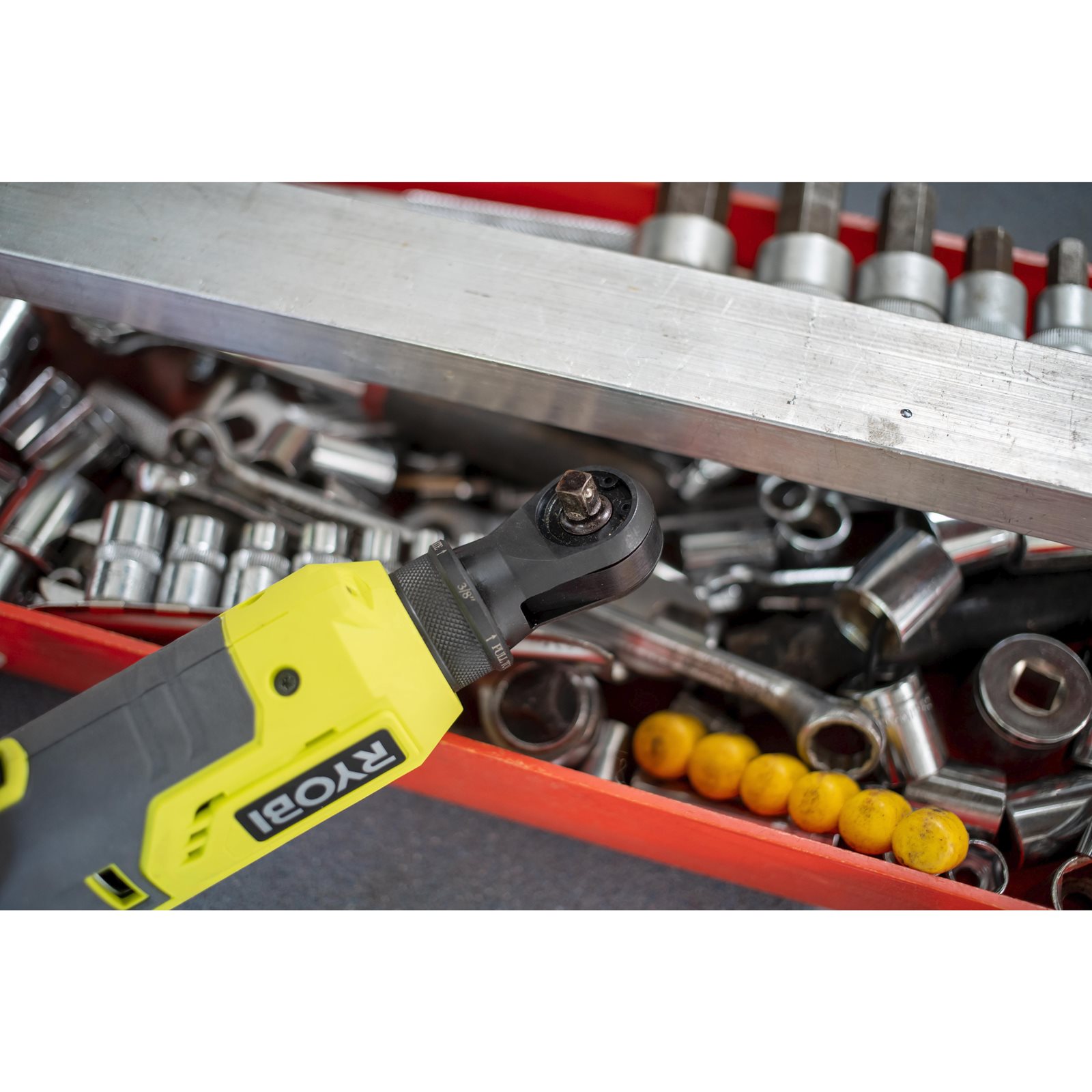 Antrenor cu clichet 1/4" 18V ONE+ Ryobi R18RW2-0 - detaliu 2