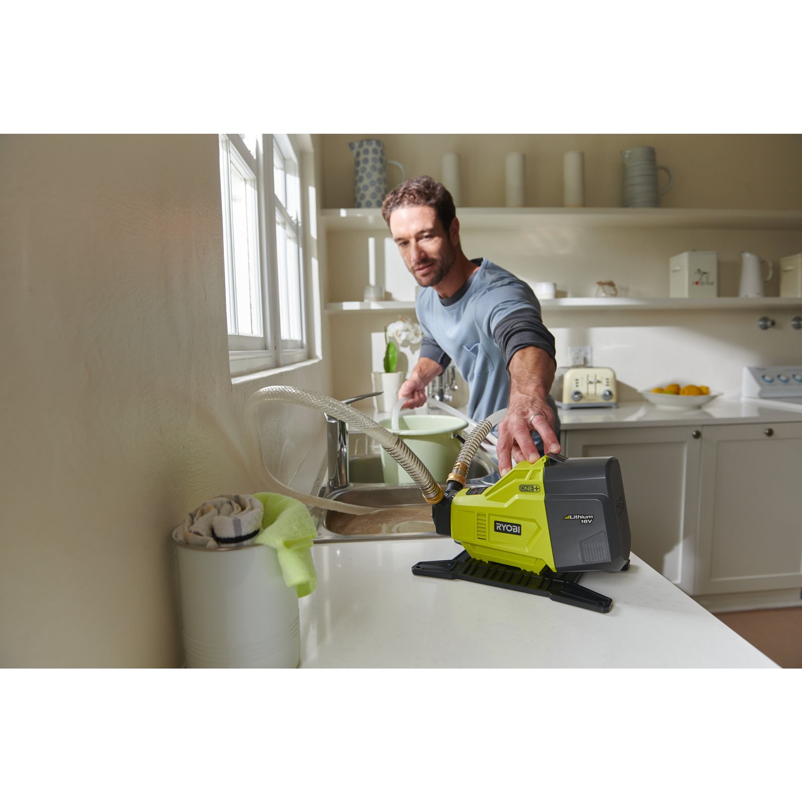 Pompă transfer apă 18V ONE+ Ryobi R18TP-0 - in utilizare 1