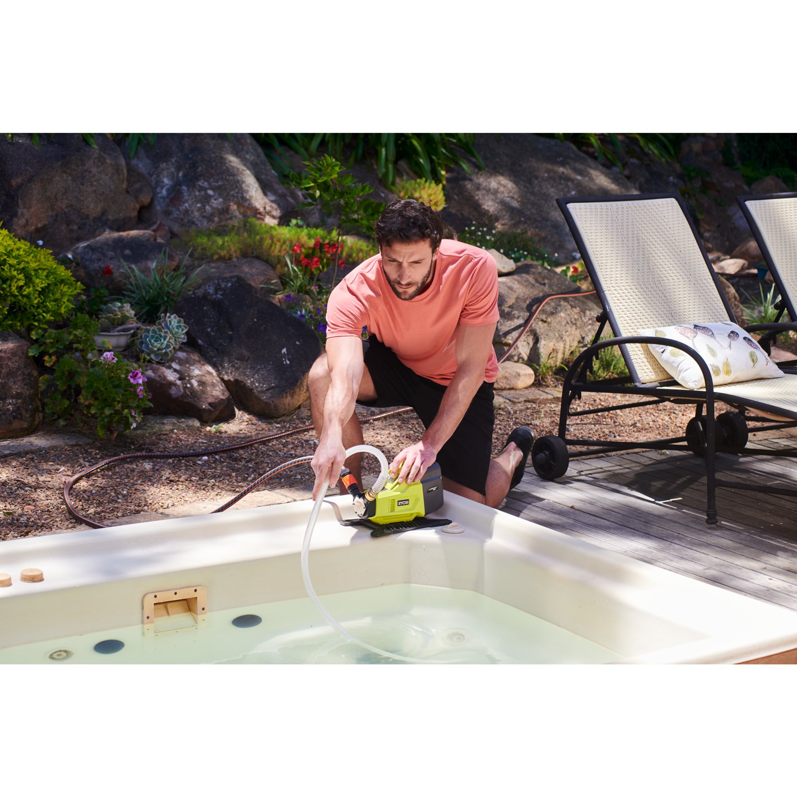Pompă transfer apă 18V ONE+ Ryobi R18TP-0 - in utilizare 3