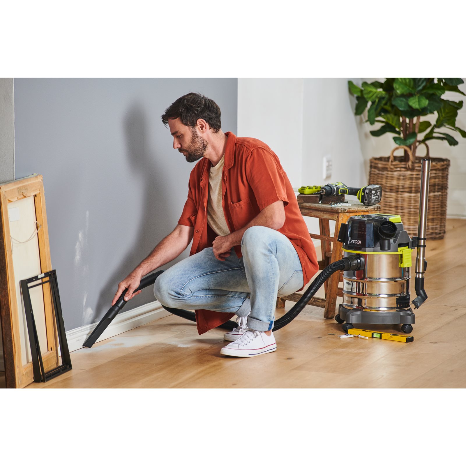Aspirator umed/uscat 18V ONE+ Ryobi R18WDV-0 - in utilizare 1
