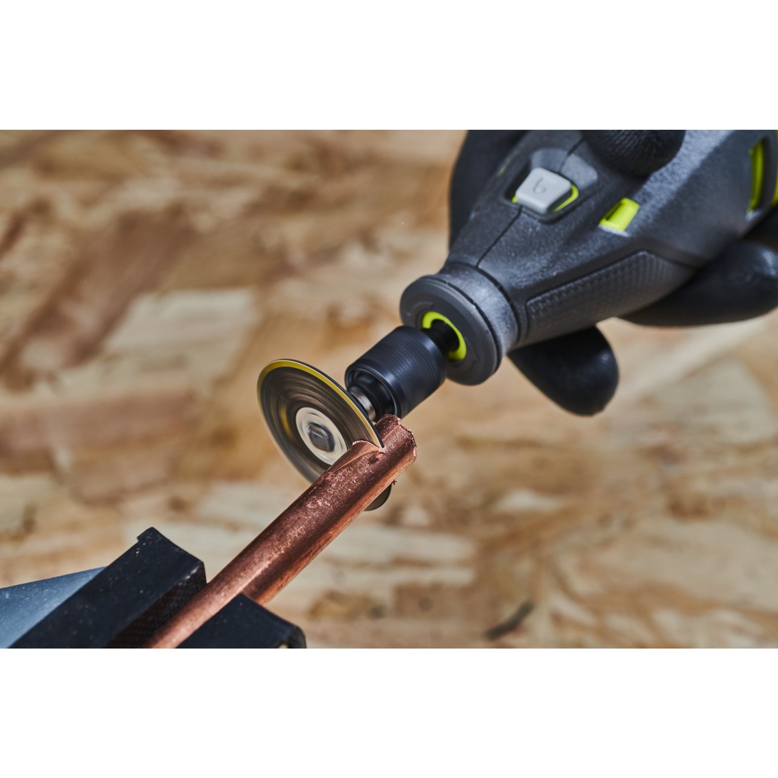 Set de discuri de tăiere cu blocare prin răsucire de 38 mm Ryobi RAR301-6 - in utilizare 1