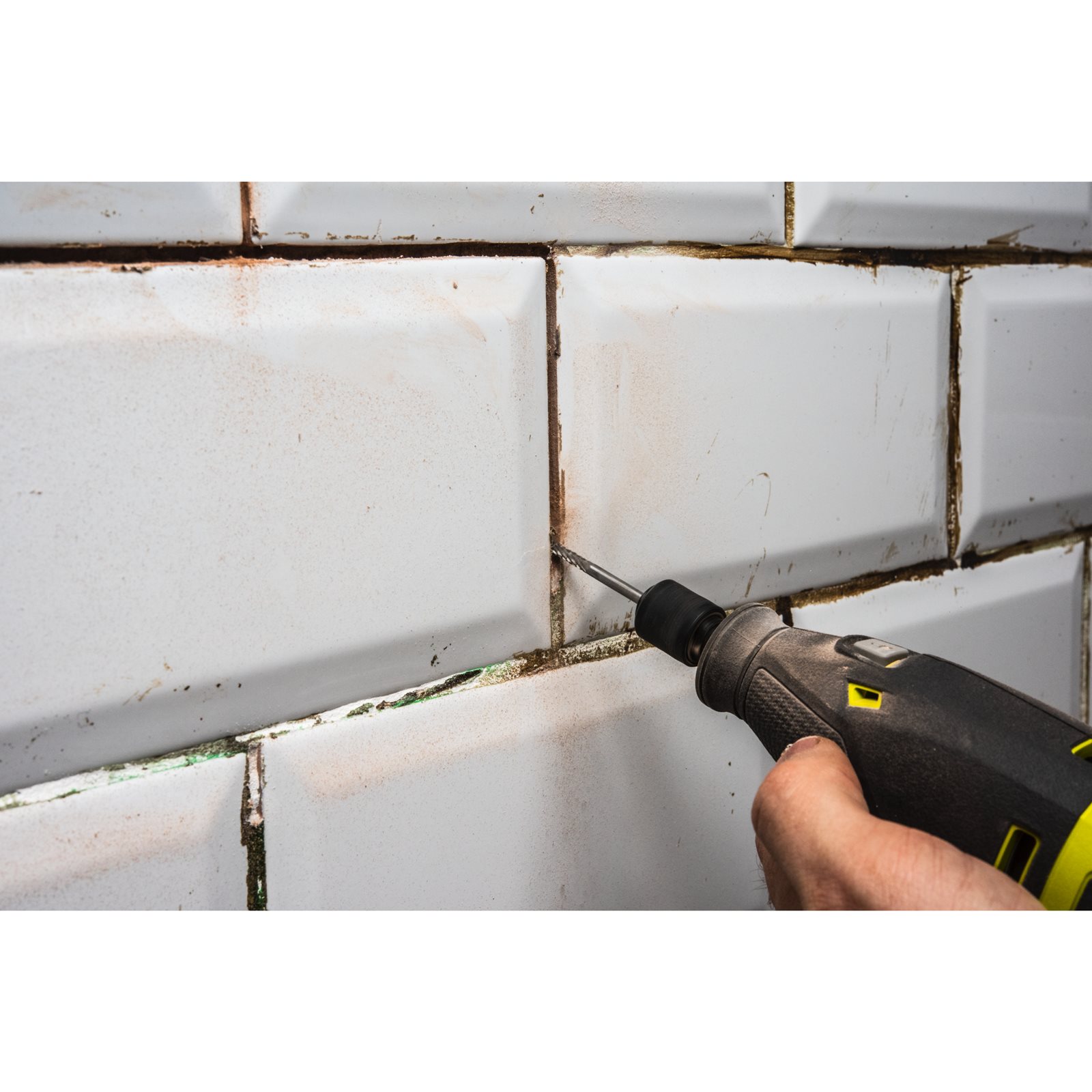 Freză pentru îndepărtarea chitului 3,2 mm Ryobi RAR307 - in utilizare 2