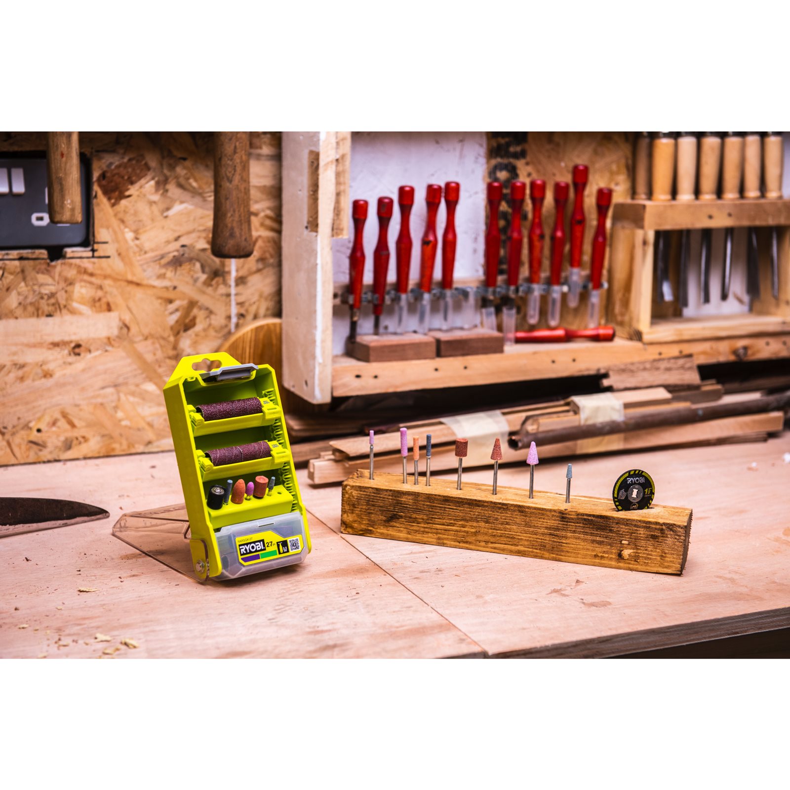 Set combinat de ascuțire pentru fierăstrău cu lanț - 3 piese Ryobi RAR502-3 - in utilizare 4