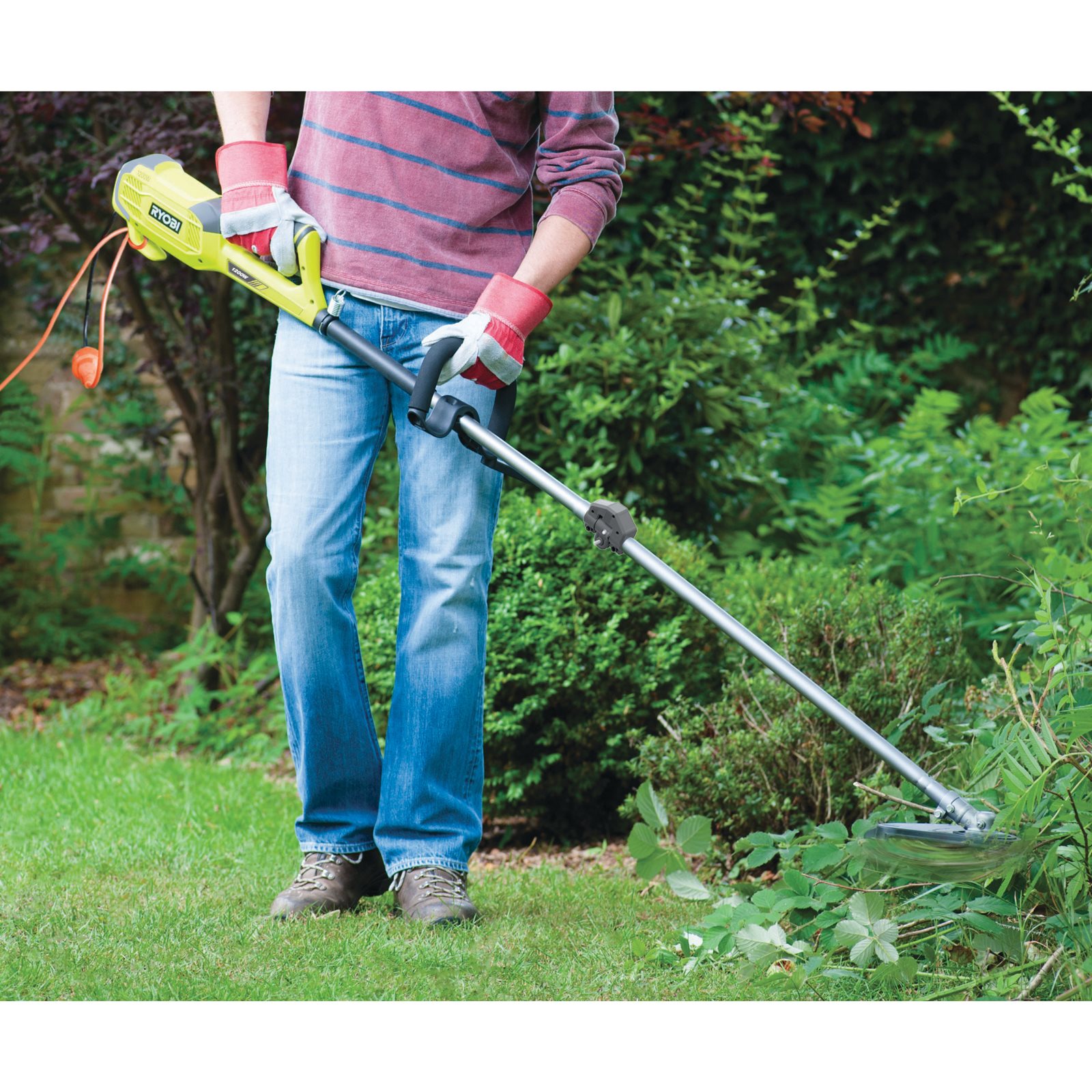 Motocoasă electrică 1200 W, lățime tăiere 26 cm Ryobi RBC1226I - in utilizare 4