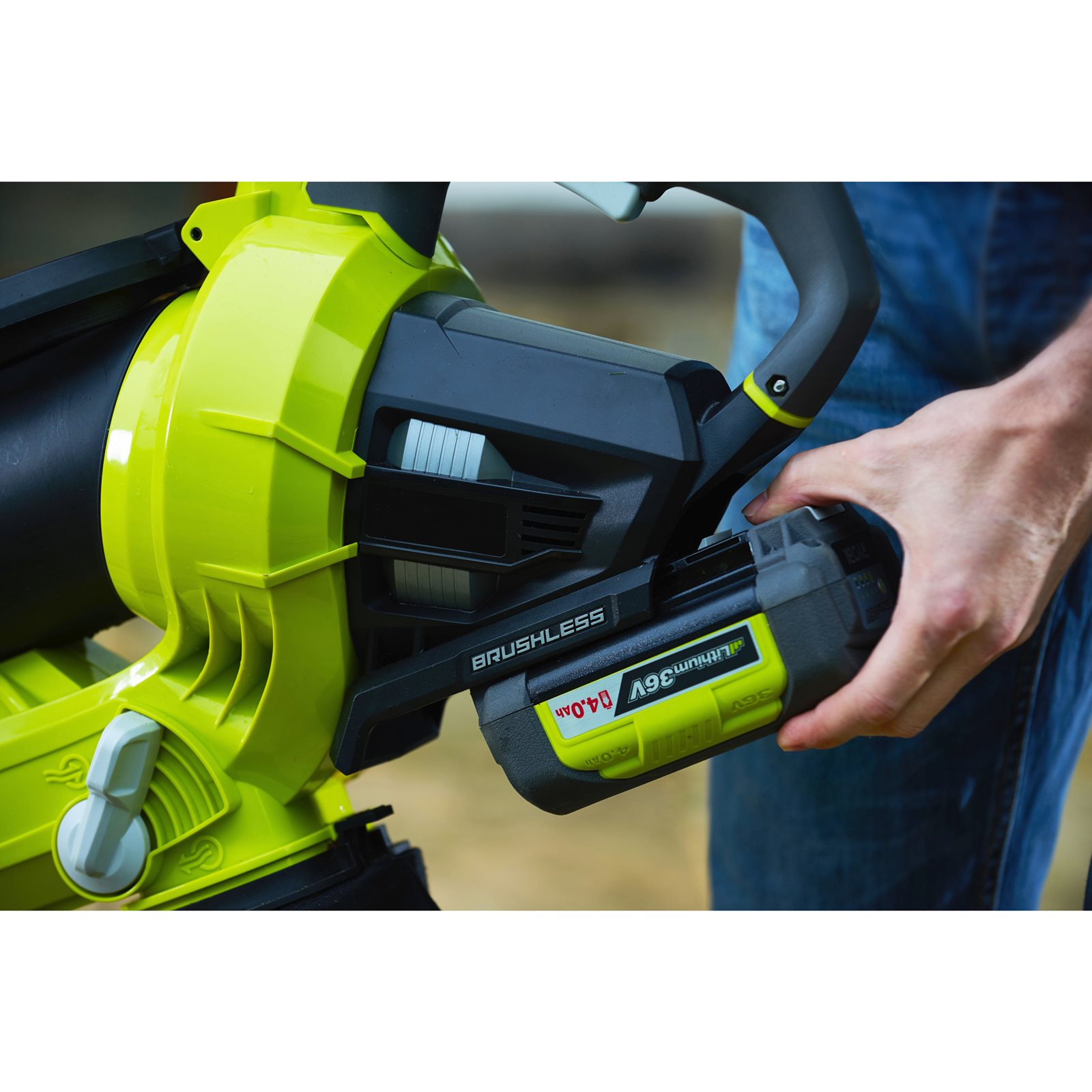 Suflantă/aspirator 36V MAX POWER, motor fără perii, 3 funcții Ryobi RBV36B - in utilizare 3