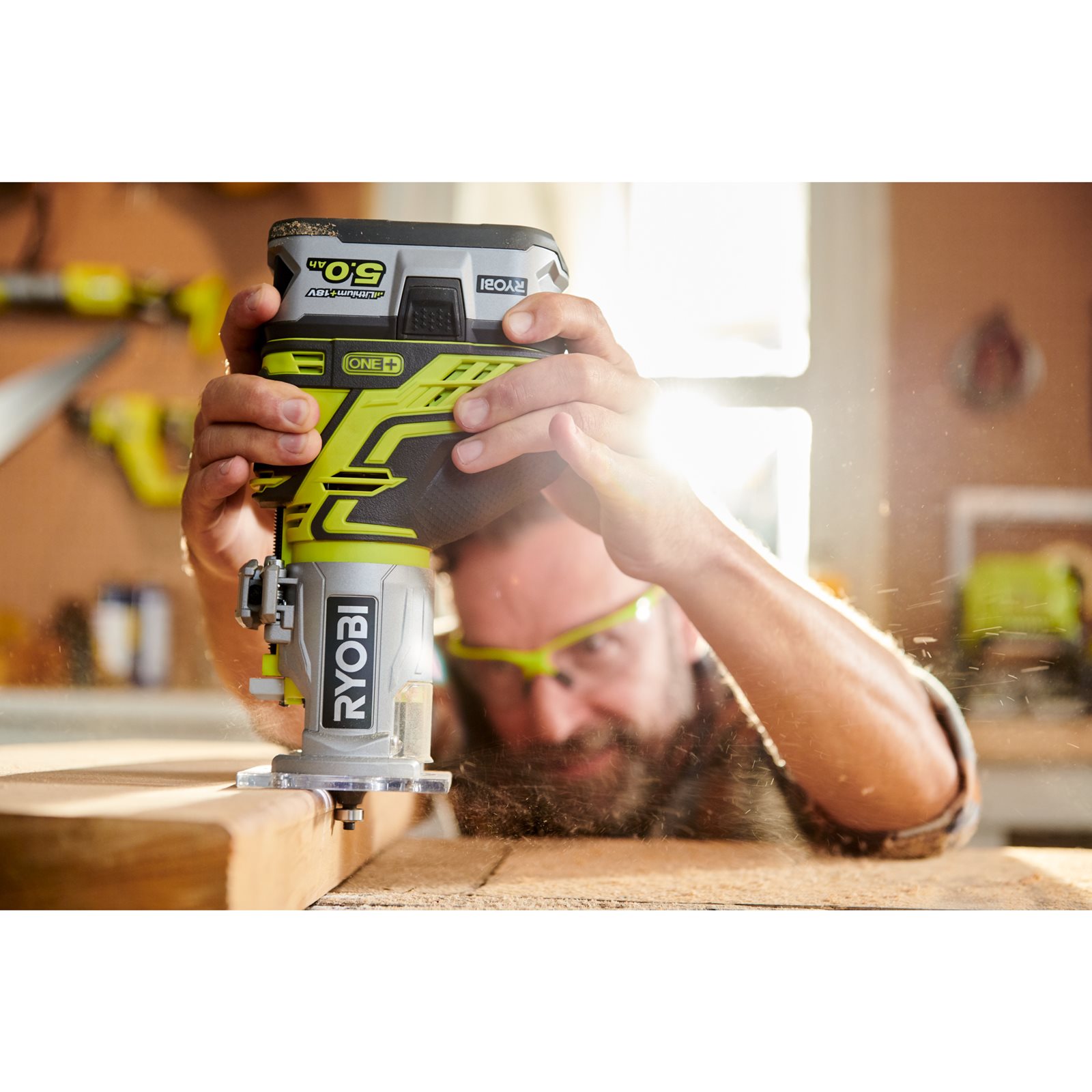 2x acumulatori litiu+ de 5.0Ah și încărcător Ryobi RC18150-250 - in utilizare 1