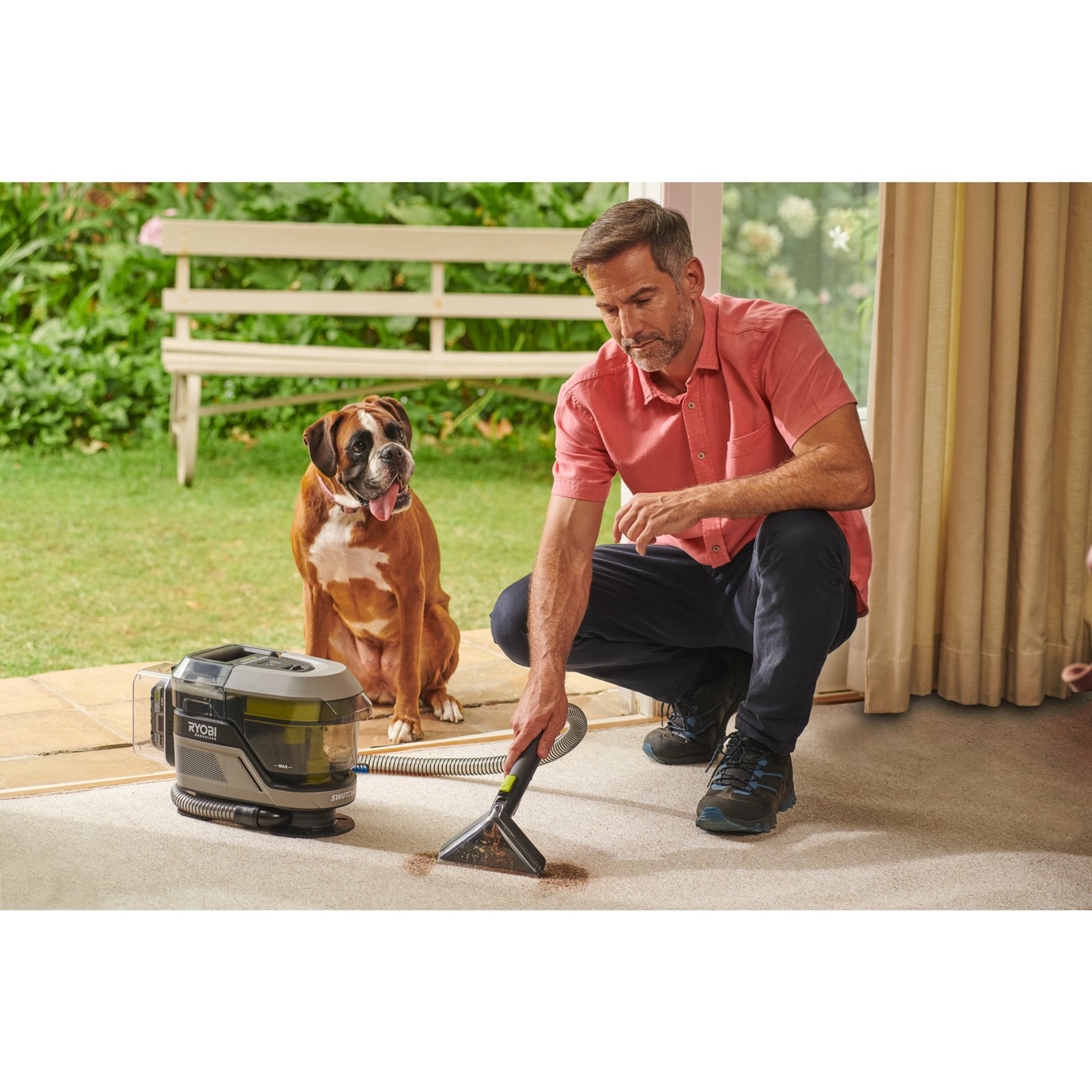 Aspirator pentru pete 18V ONE+ Brushless Swift Clean Ryobi RDC18BL-0 - in utilizare 3