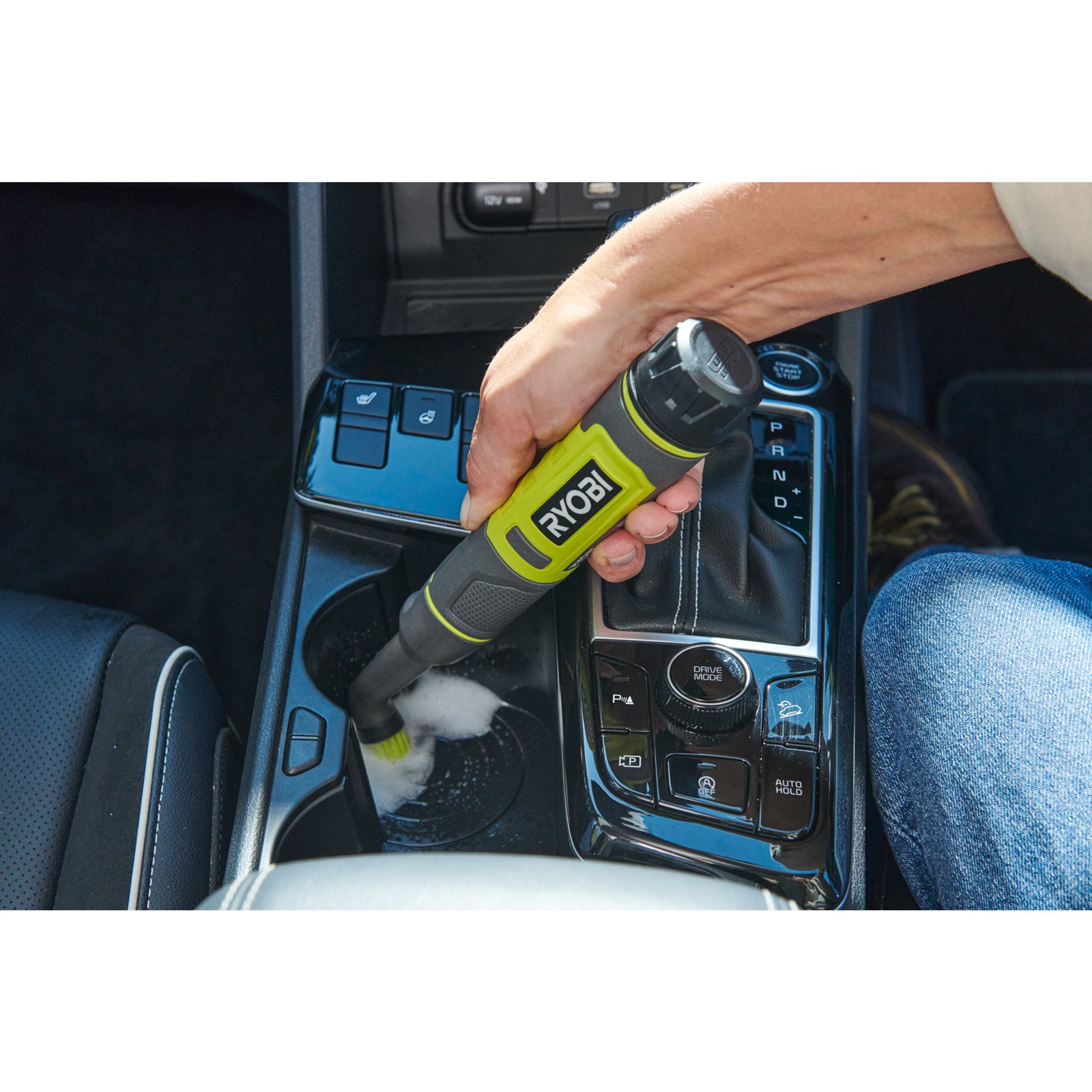 Perii pentru curățat Ryobi RDS4-0 - in utilizare 1
