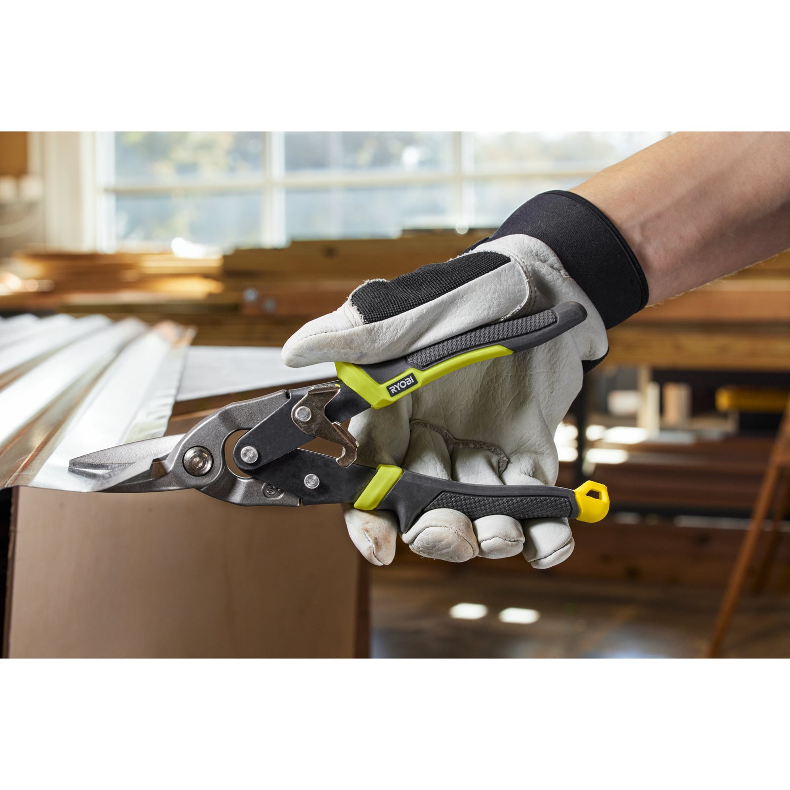 Set de 3 foarfeci pentru tablă tip aviație pentru aplicații dificile Ryobi RHAS3PC - in utilizare 1