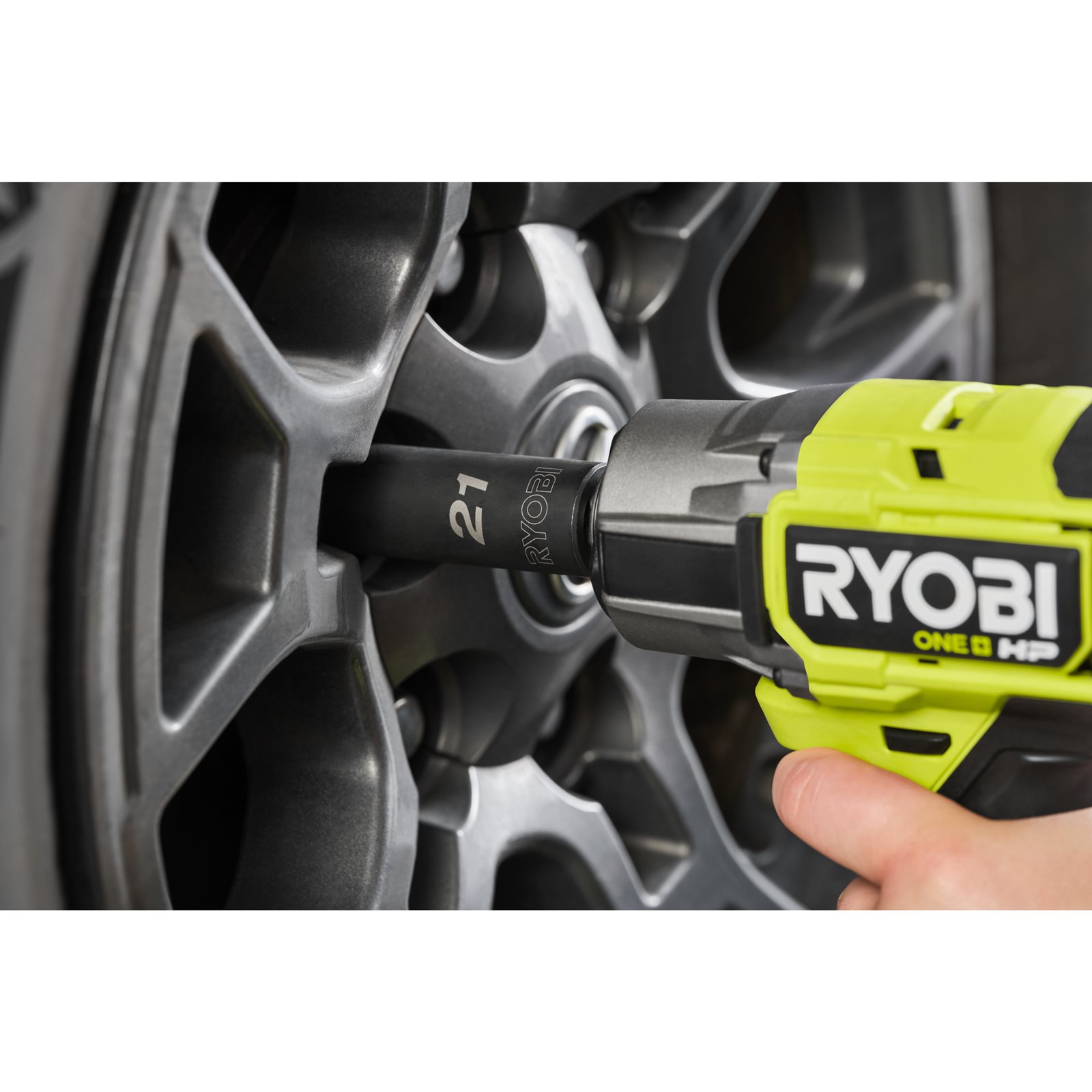 Set de socluri cu impact profund 3 piese 1/2" Ryobi RHDIS3PC - in utilizare 1