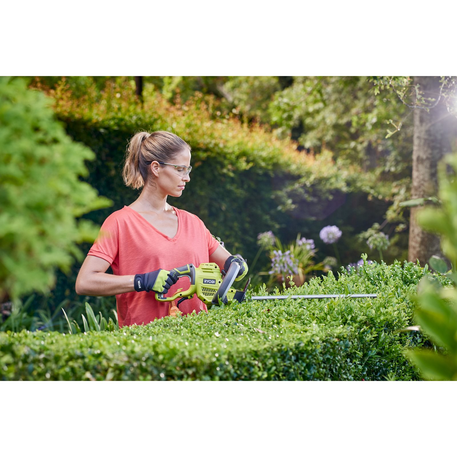 Foarfecă tuns gard viu electrică 500 W, lamă 50 cm Ryobi RHT5150 - in utilizare 5