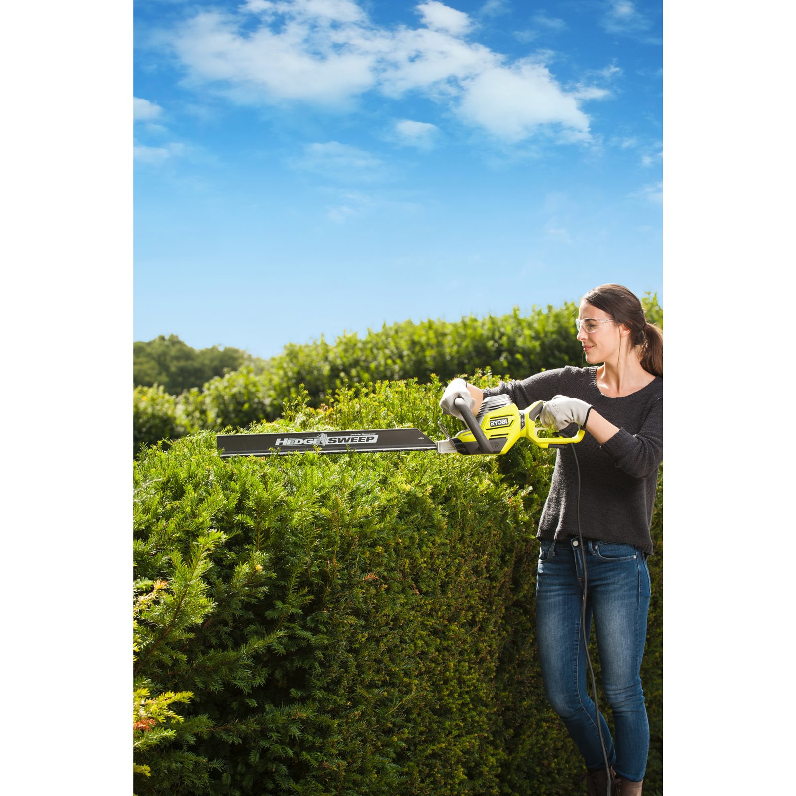 Foarfecă tuns gard viu electrică 800 W, lamă 65 cm Ryobi RHT8165RL - in utilizare 6