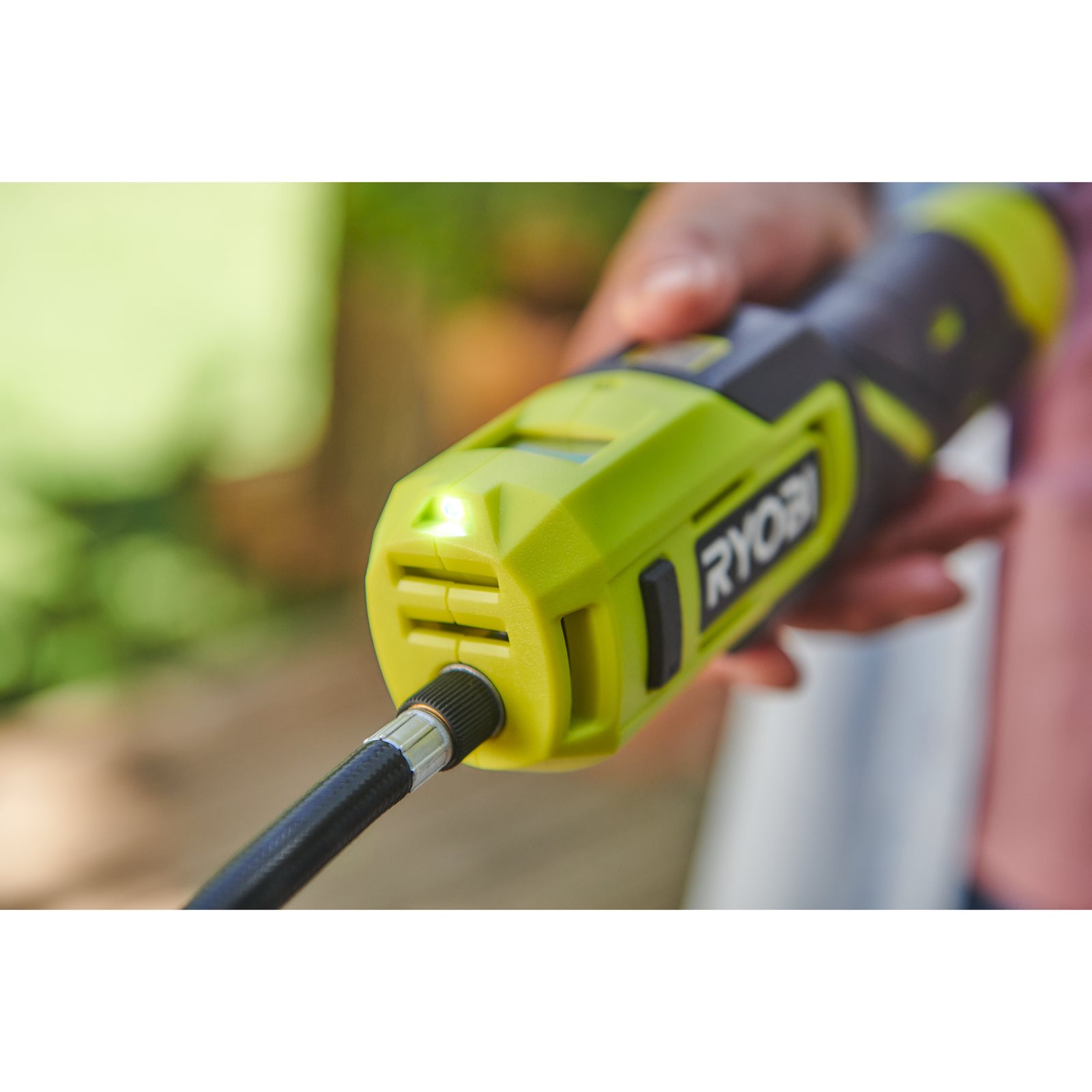 Pompă de umflare USB Lithium 4V Ryobi RI4-0 - in utilizare 3