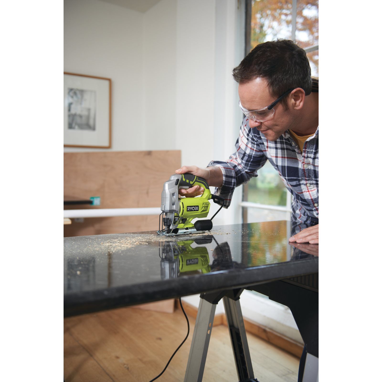 Fierăstrău pendular electric 500 W Ryobi RJS750-G - in utilizare 2