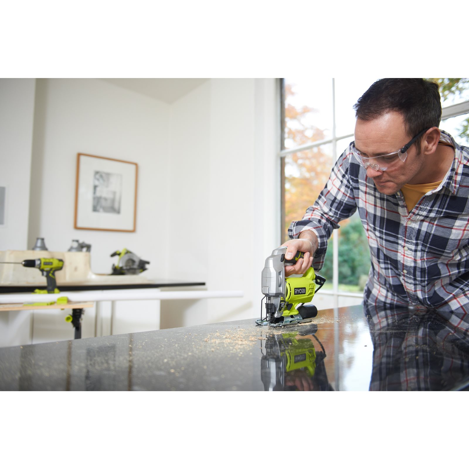 Fierăstrău pendular electric 500 W Ryobi RJS750-G - in utilizare 3
