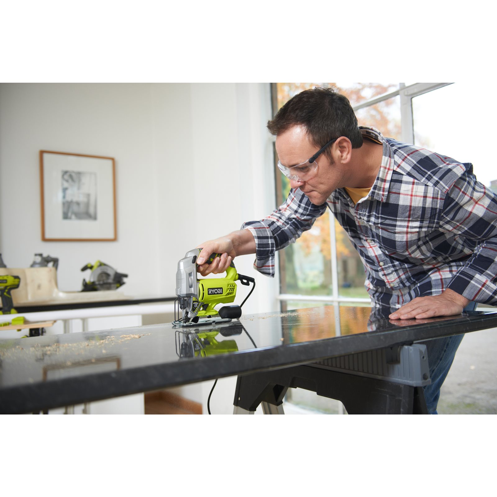 Fierăstrău pendular electric 500 W Ryobi RJS750-G - in utilizare 4