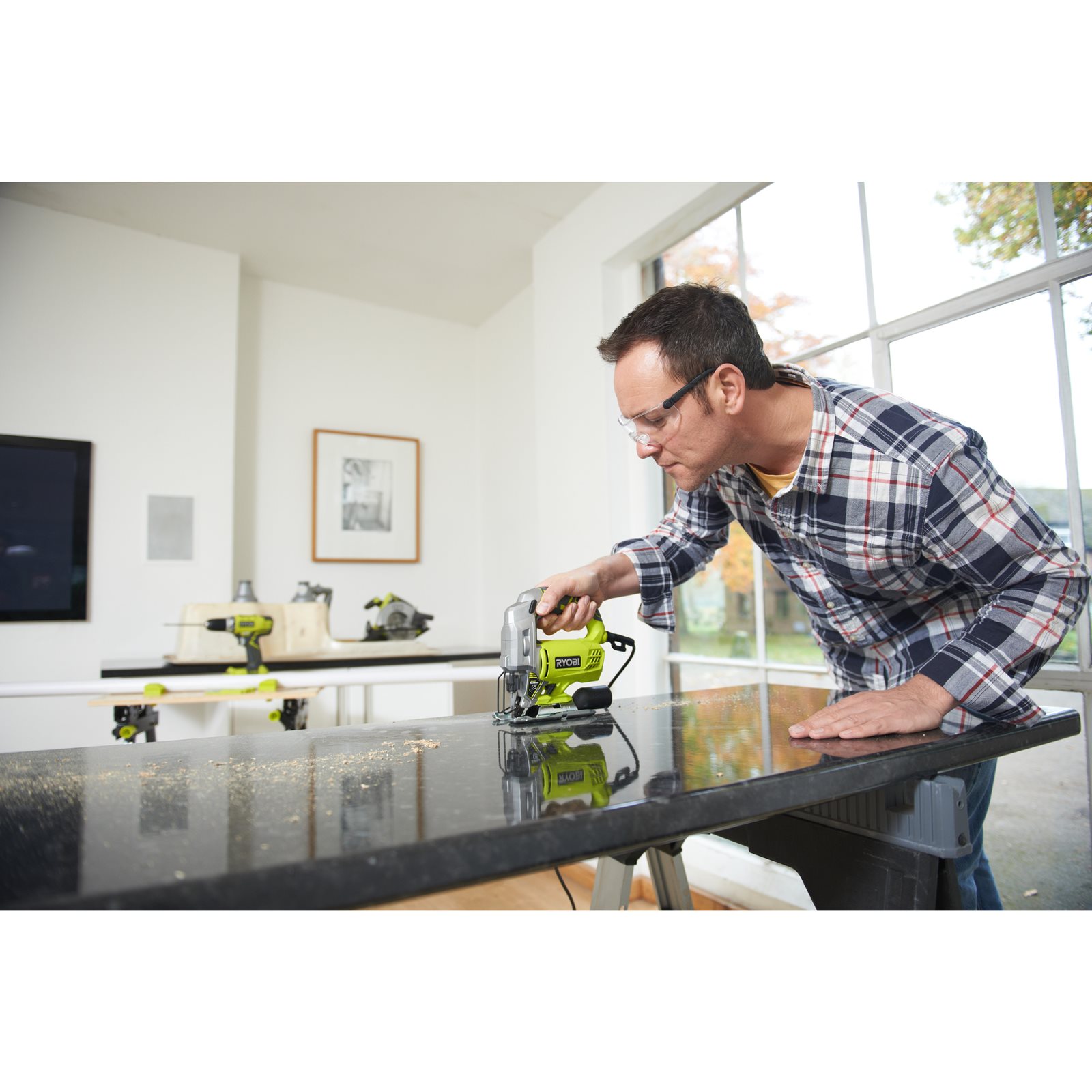 Fierăstrău pendular electric 500 W Ryobi RJS750-G - in utilizare 5