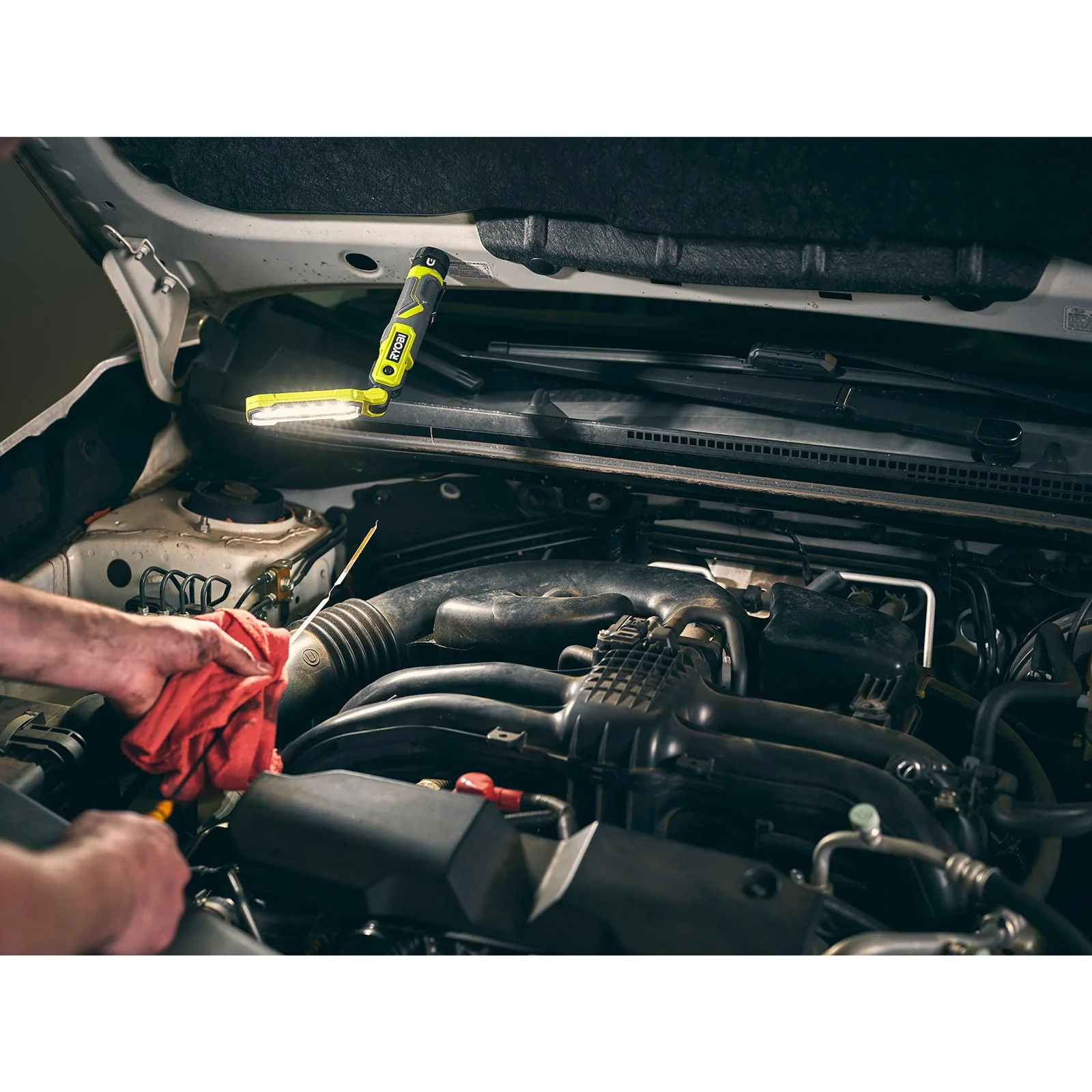 Lumină de inspecție USB Lithium 4V Ryobi RLI4-0 - in utilizare 2