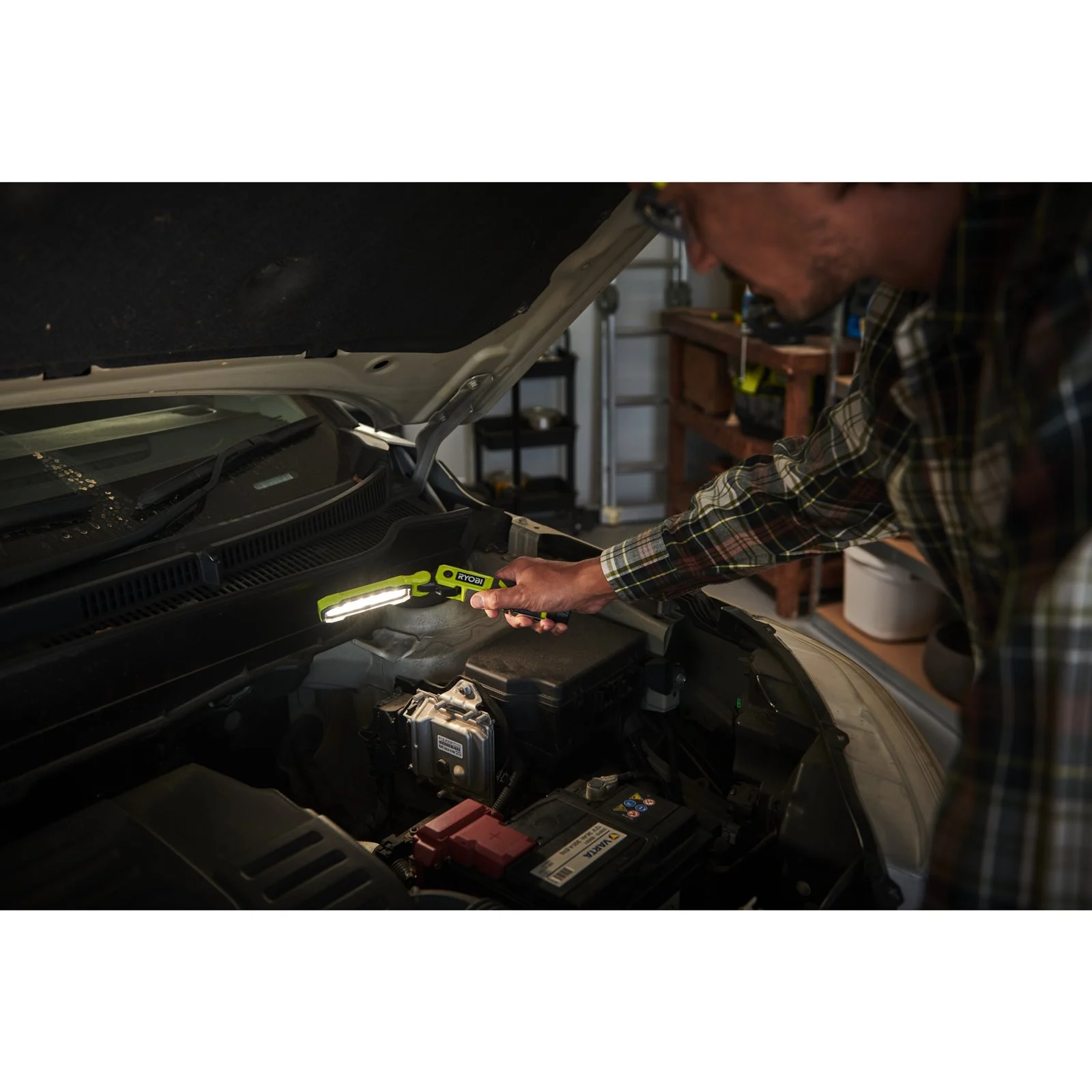 Lumină de inspecție USB Lithium 4V Ryobi RLI4-0 - in utilizare 4