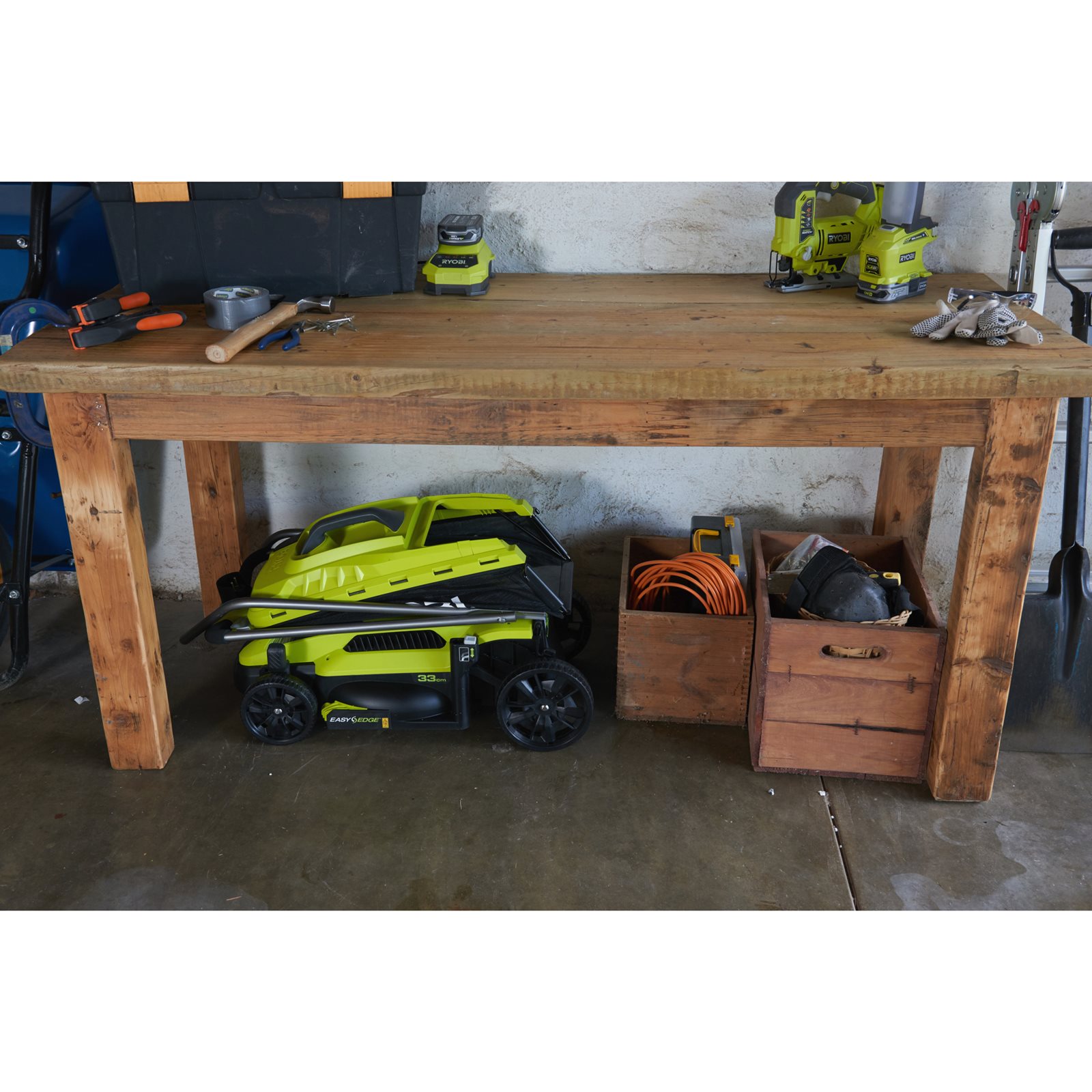 Mașină de tuns gazonul electrică 1300 W, punte 33 cm Ryobi RLM13E33S - in utilizare 5