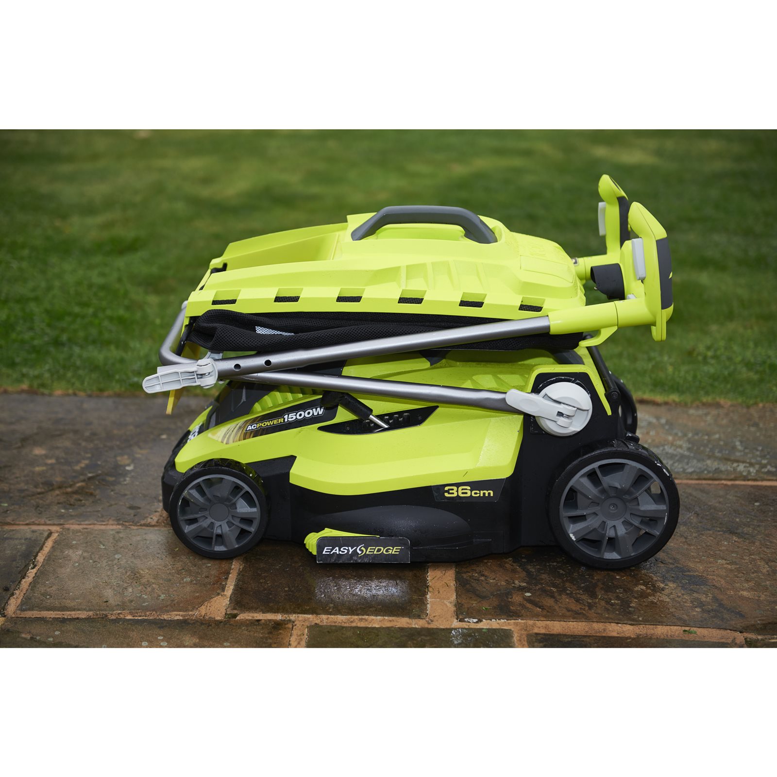 Mașină de tuns gazonul electrică 1500 W, punte 36 cm Ryobi RLM15E36H - in utilizare 5
