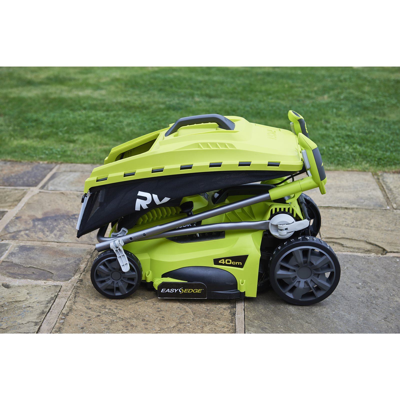 Mașină de tuns gazonul electrică 1800 W, punte 40 cm Ryobi RLM18E40H - in utilizare 5