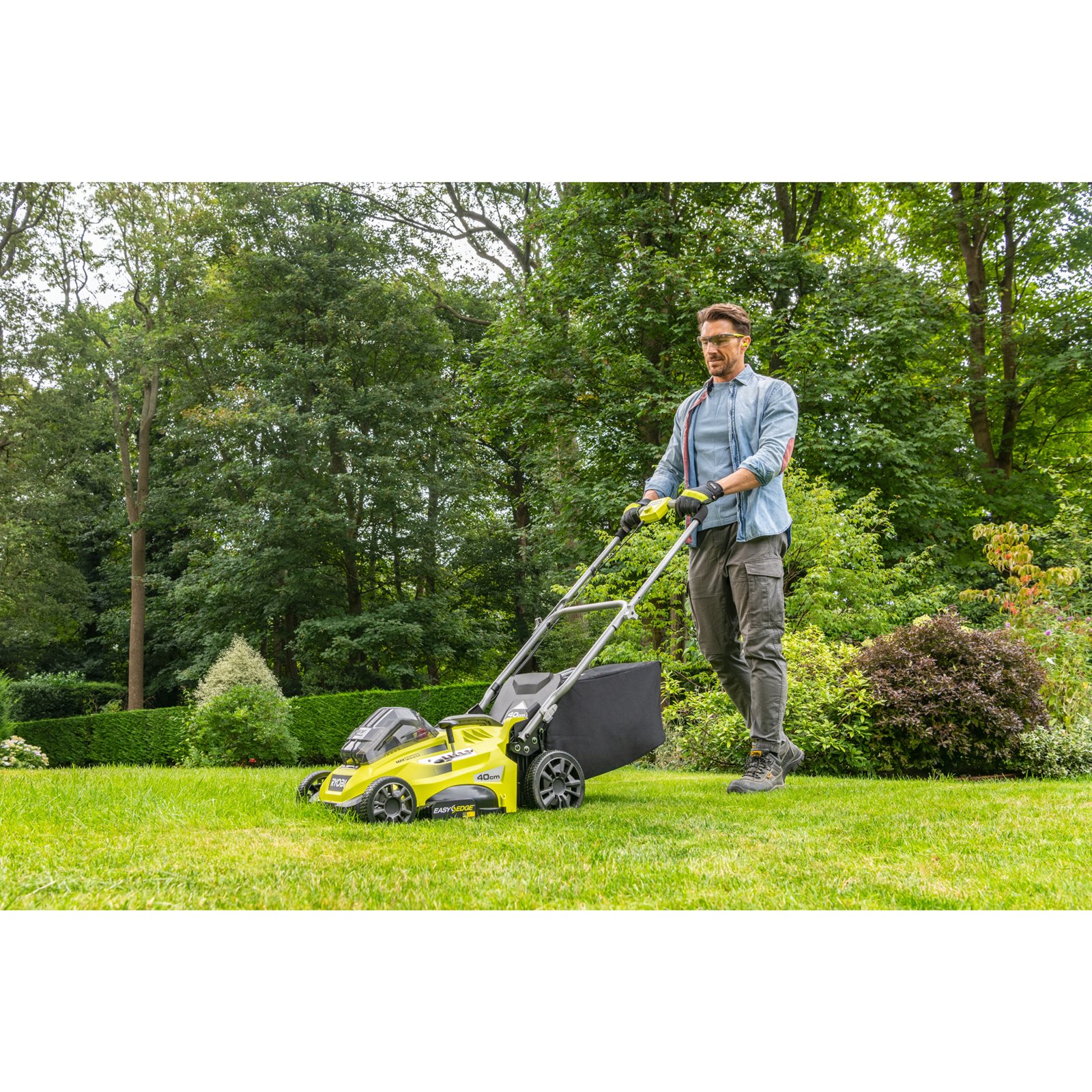 Mașină de tuns iarba 36V 40cm (1 x 4,0Ah) Ryobi RLM36X41H50G - in utilizare 1