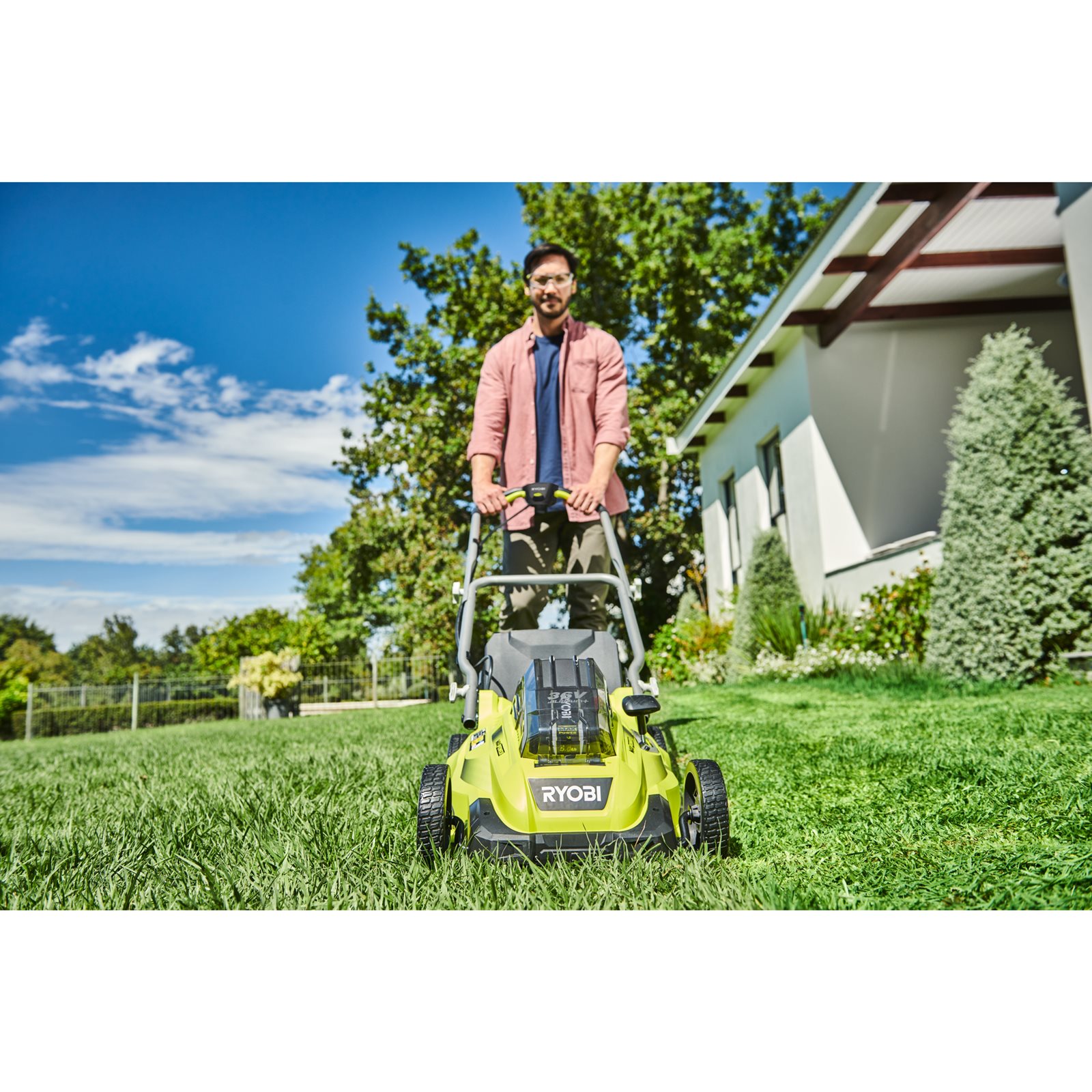 Mașină de tuns iarba 36V 40cm (1 x 4,0Ah) Ryobi RLM36X41H50G - in utilizare 4
