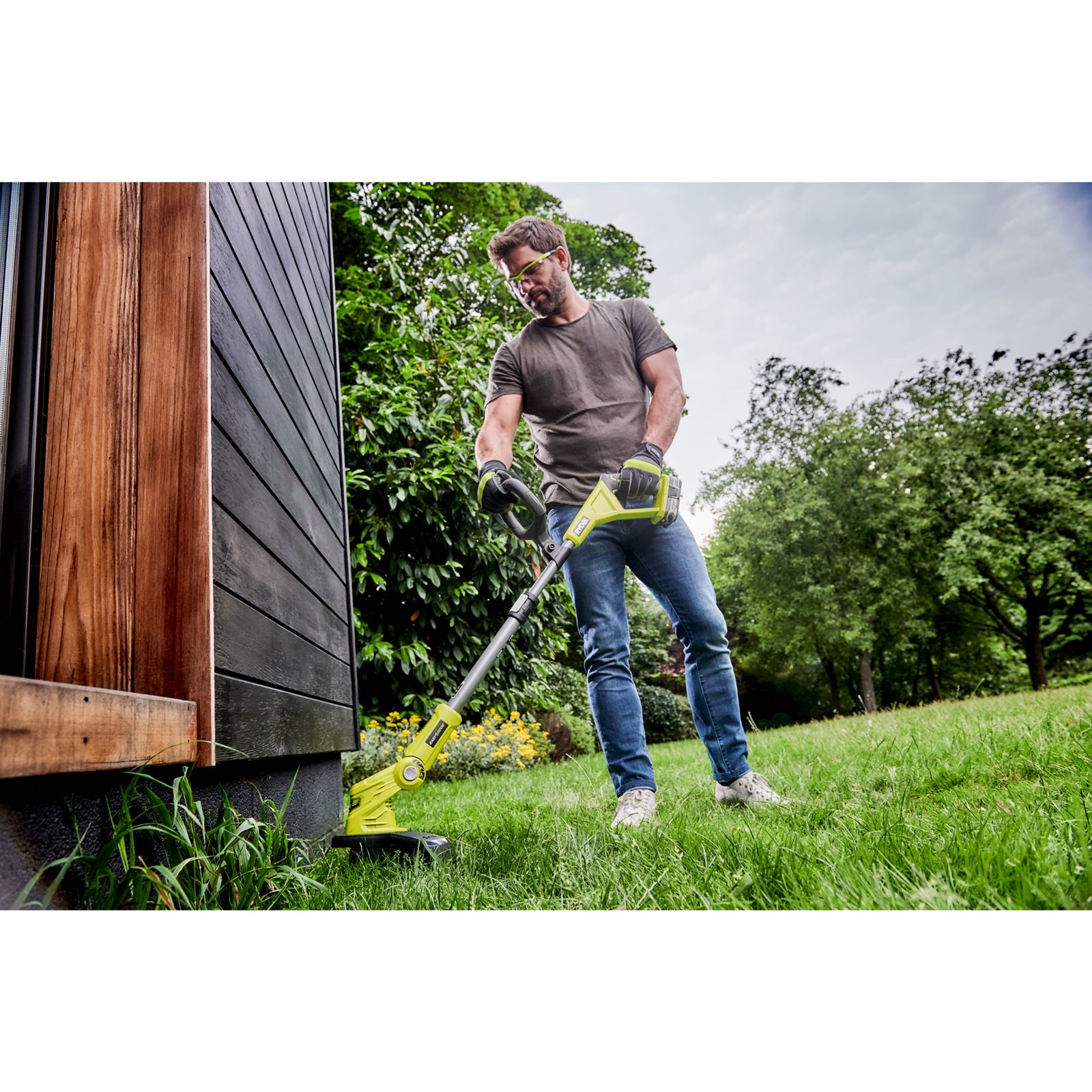 Trimmer iarbă 18V ONE+, lățime tăiere 25/30 cm (1 x 2,5 Ah) Ryobi RLT183225F - in utilizare 5