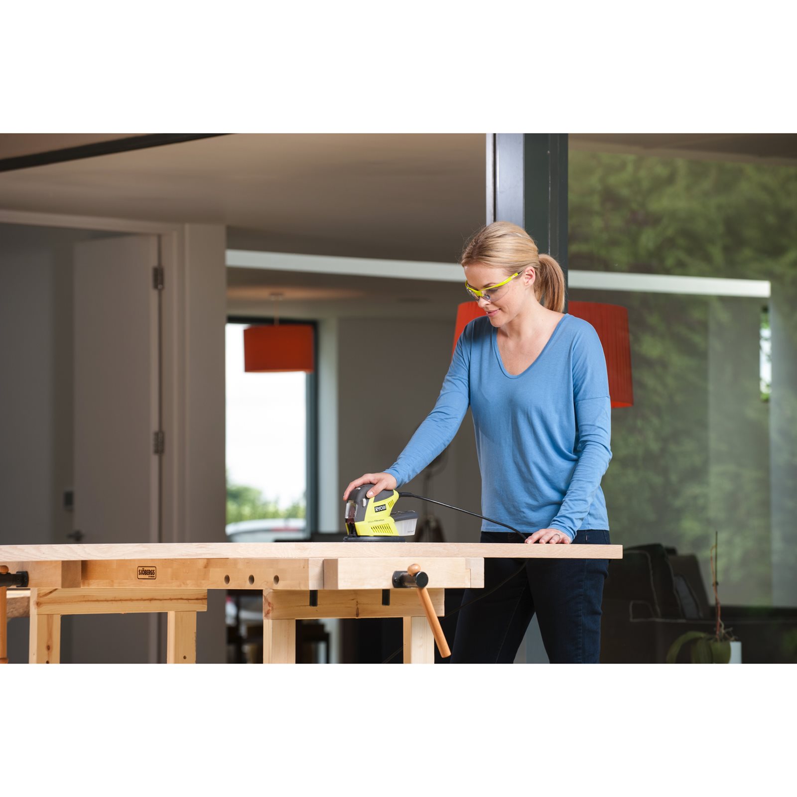 Mașină de șlefuit electrică 180 W multifuncțională Ryobi RMS180-S - in utilizare 2