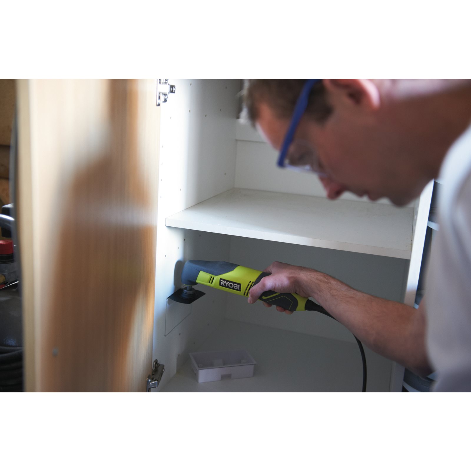 Mașină multifuncțională electrică 200 W Ryobi RMT200-S - in utilizare 1