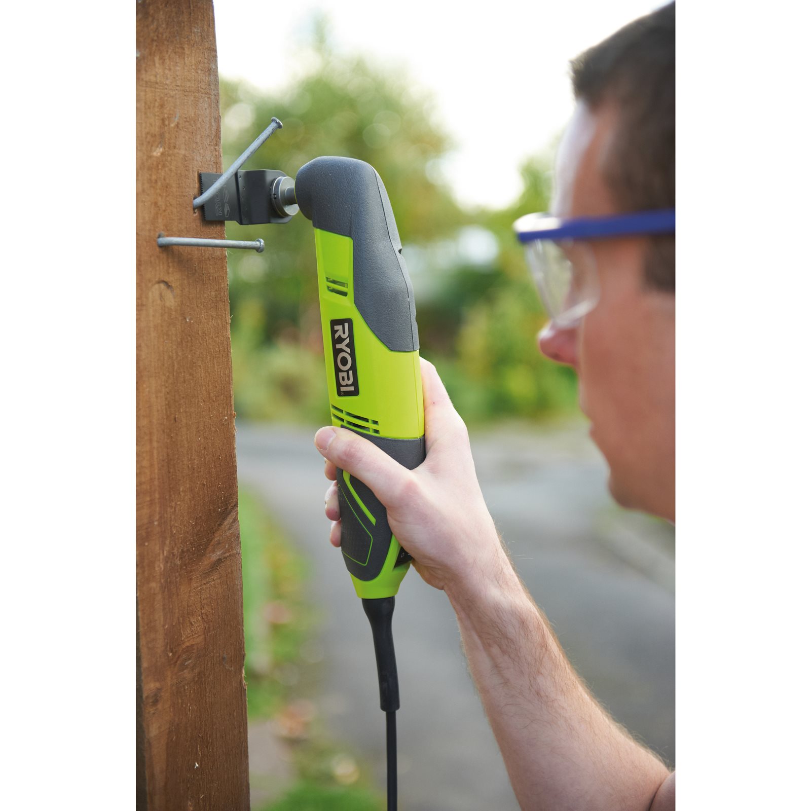 Mașină multifuncțională electrică 200 W Ryobi RMT200-S - in utilizare 6