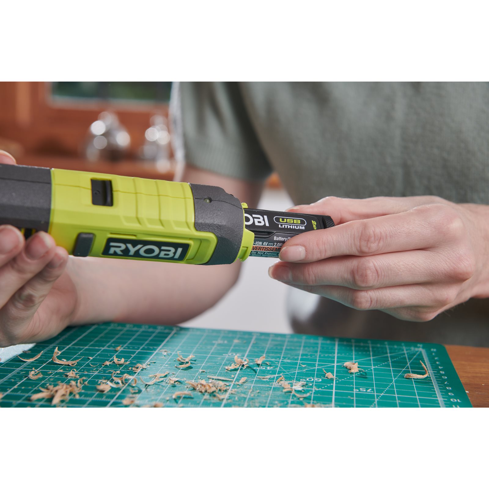 Mașină de tăiat USB Lithium 4V Ryobi RPC4-0 - in utilizare 6