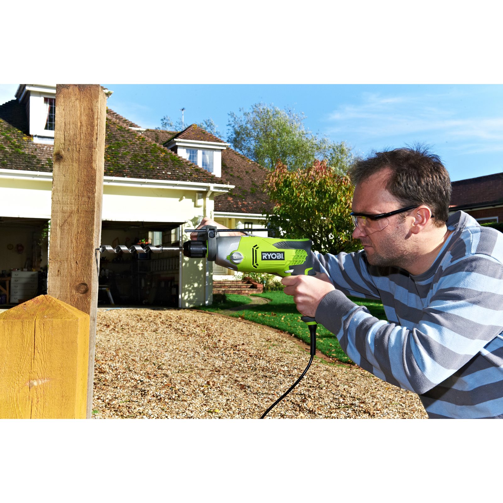 Mașină de găurit cu percuție electrică 1200 W Ryobi RPD1200-K - in utilizare 3