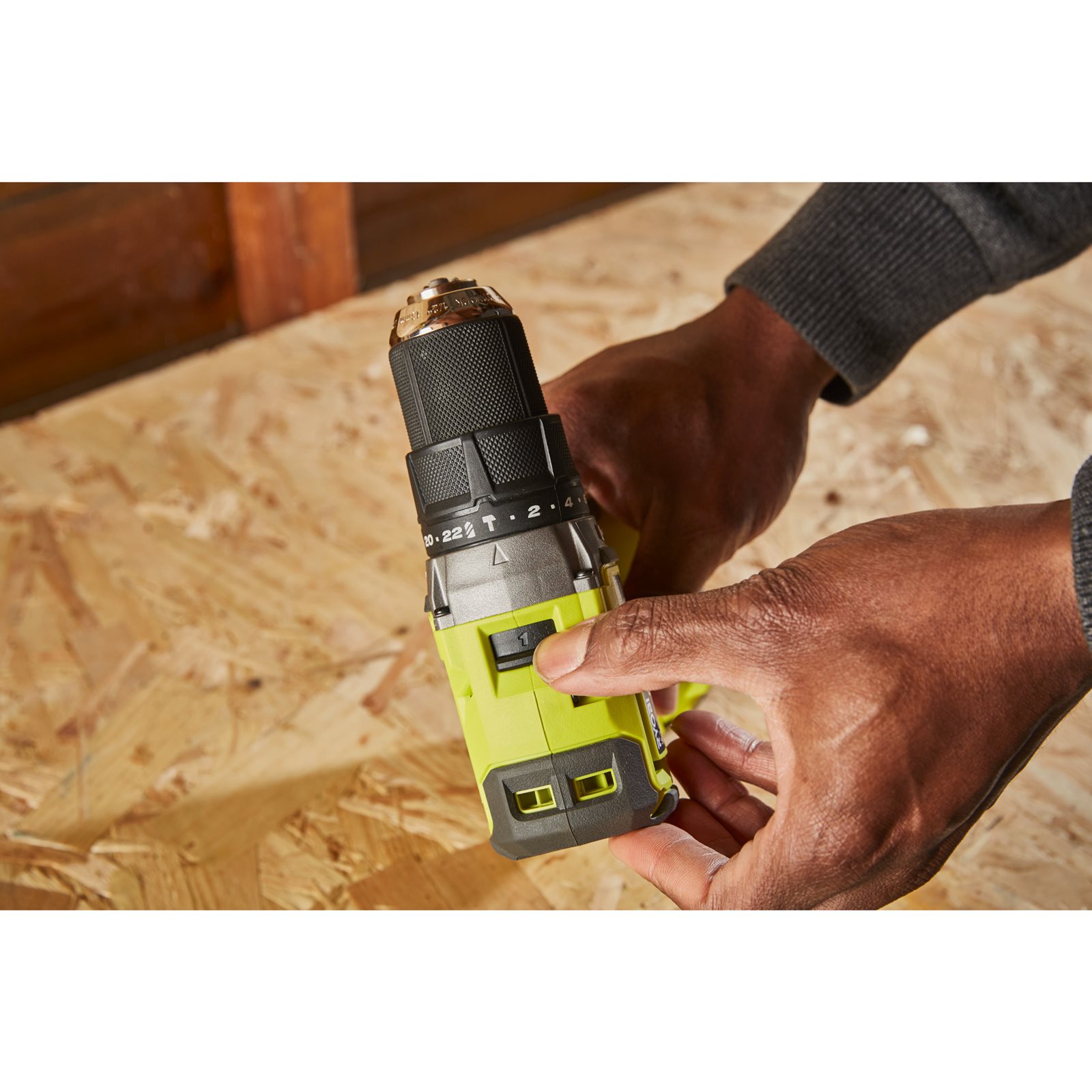 Rotopercutor 18V ONE+ fără cablu și fără perii (2x 2,0Ah) Ryobi RPD18BL1-2C20S - in utilizare 5
