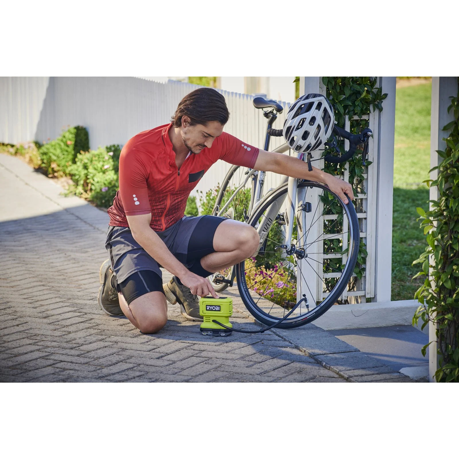 Inflator cu presiune înaltă 18V ONE+ Ryobi RPI18-0 - in utilizare 2