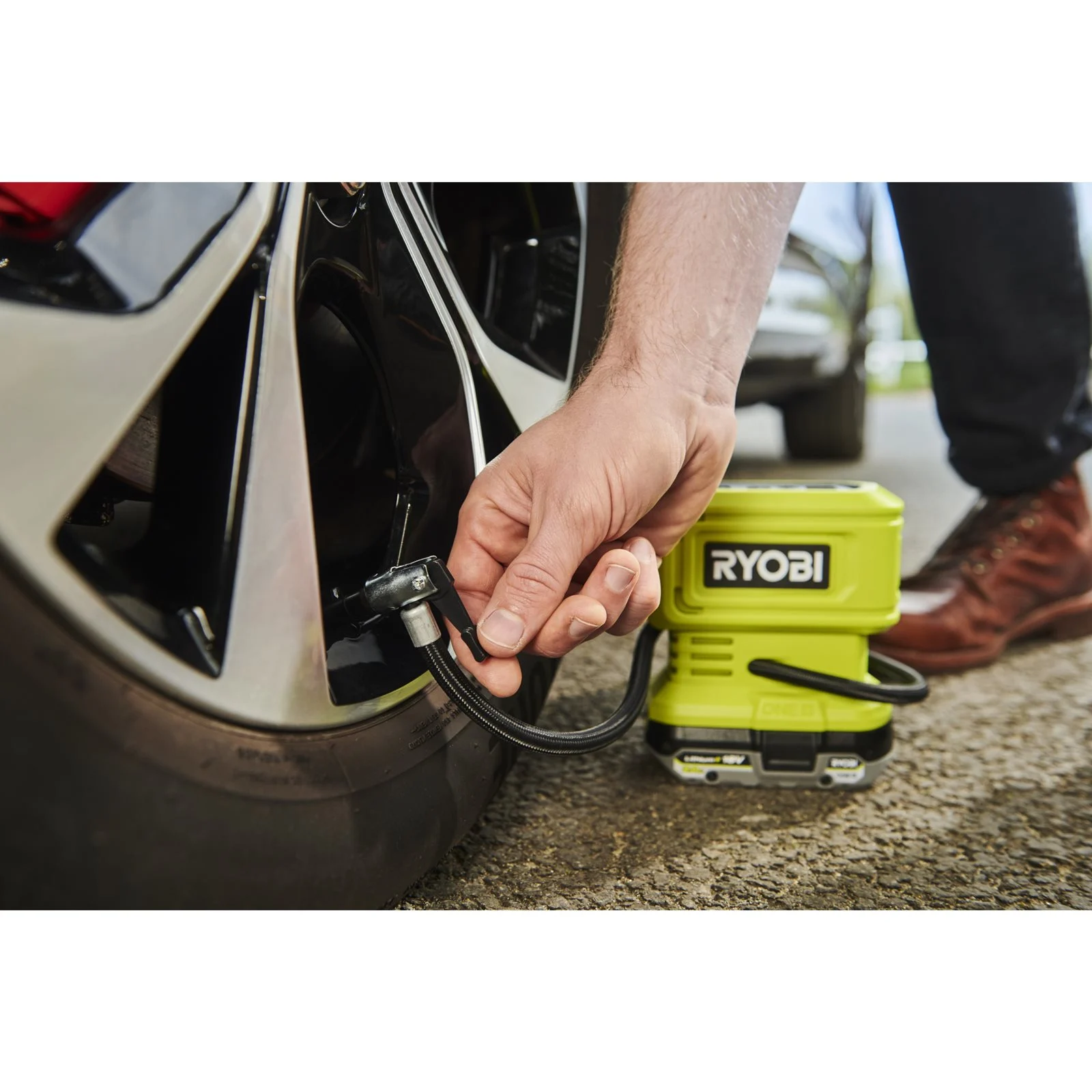 Inflator cu presiune înaltă 18V ONE+ Ryobi RPI18-0 - in utilizare 4