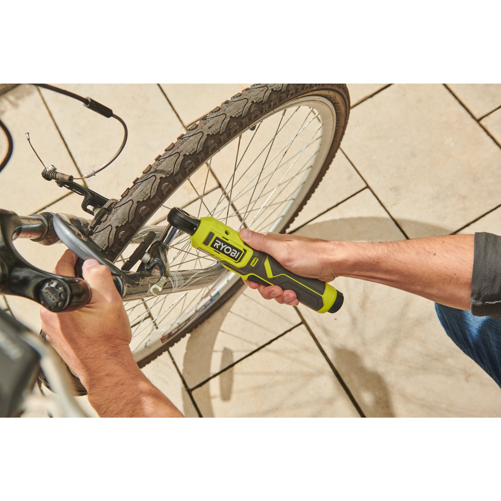Cheie cu clichet USB Lithium 4V Ryobi RR14W4-0 - in utilizare 2