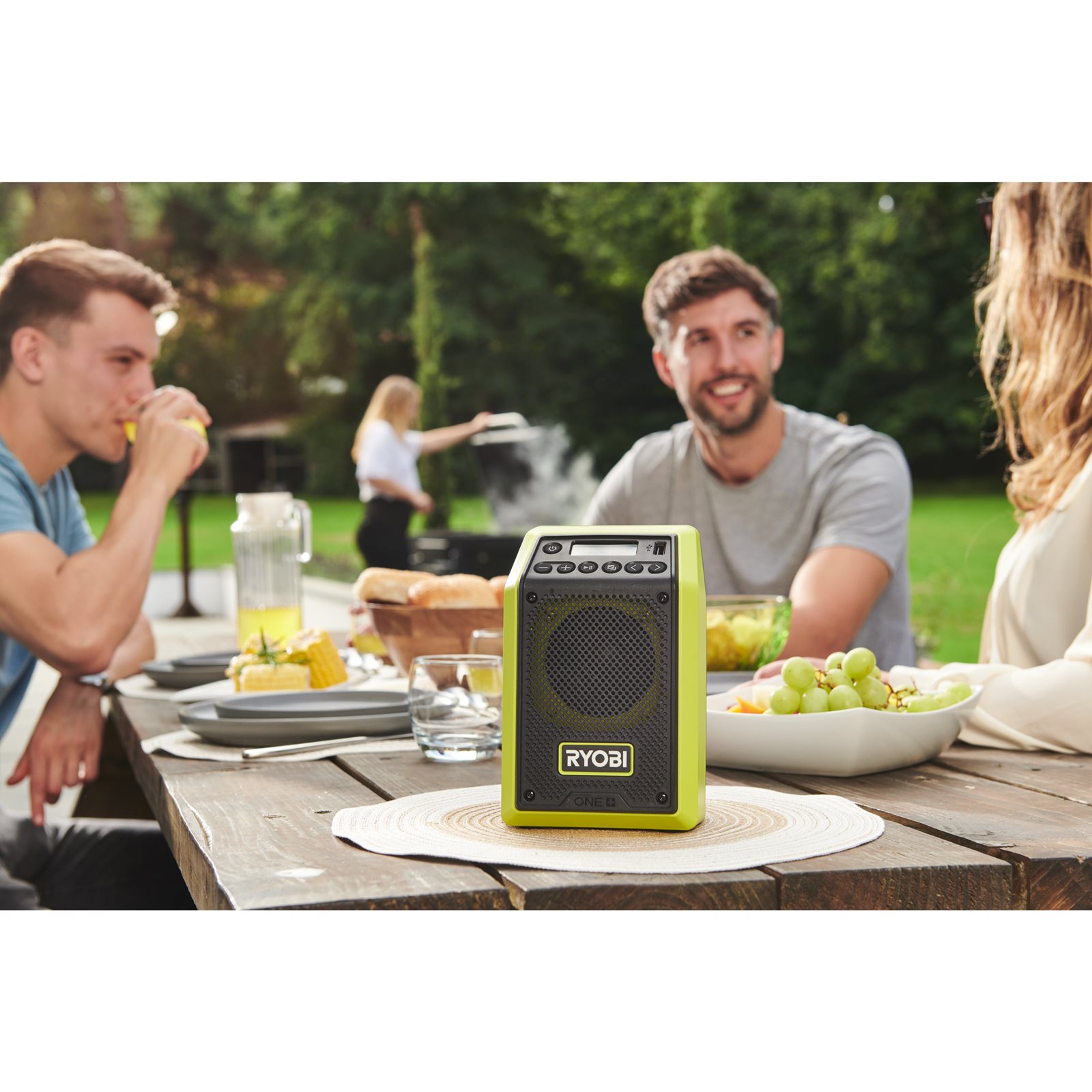 Radio 18V ONE+ cu Bluetooth Ryobi RR18-0 - in utilizare 1