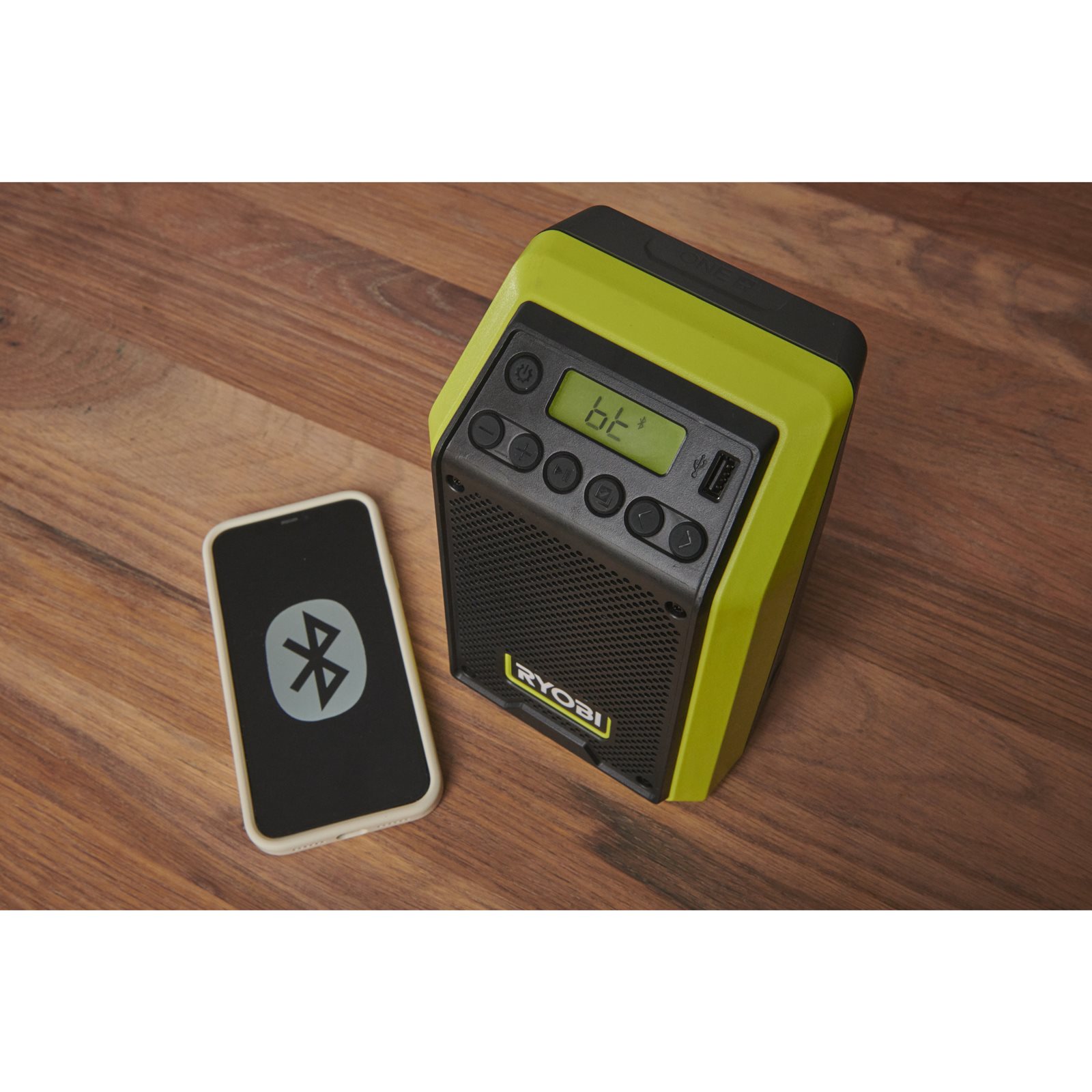 Radio 18V ONE+ cu Bluetooth Ryobi RR18-0 - in utilizare 3
