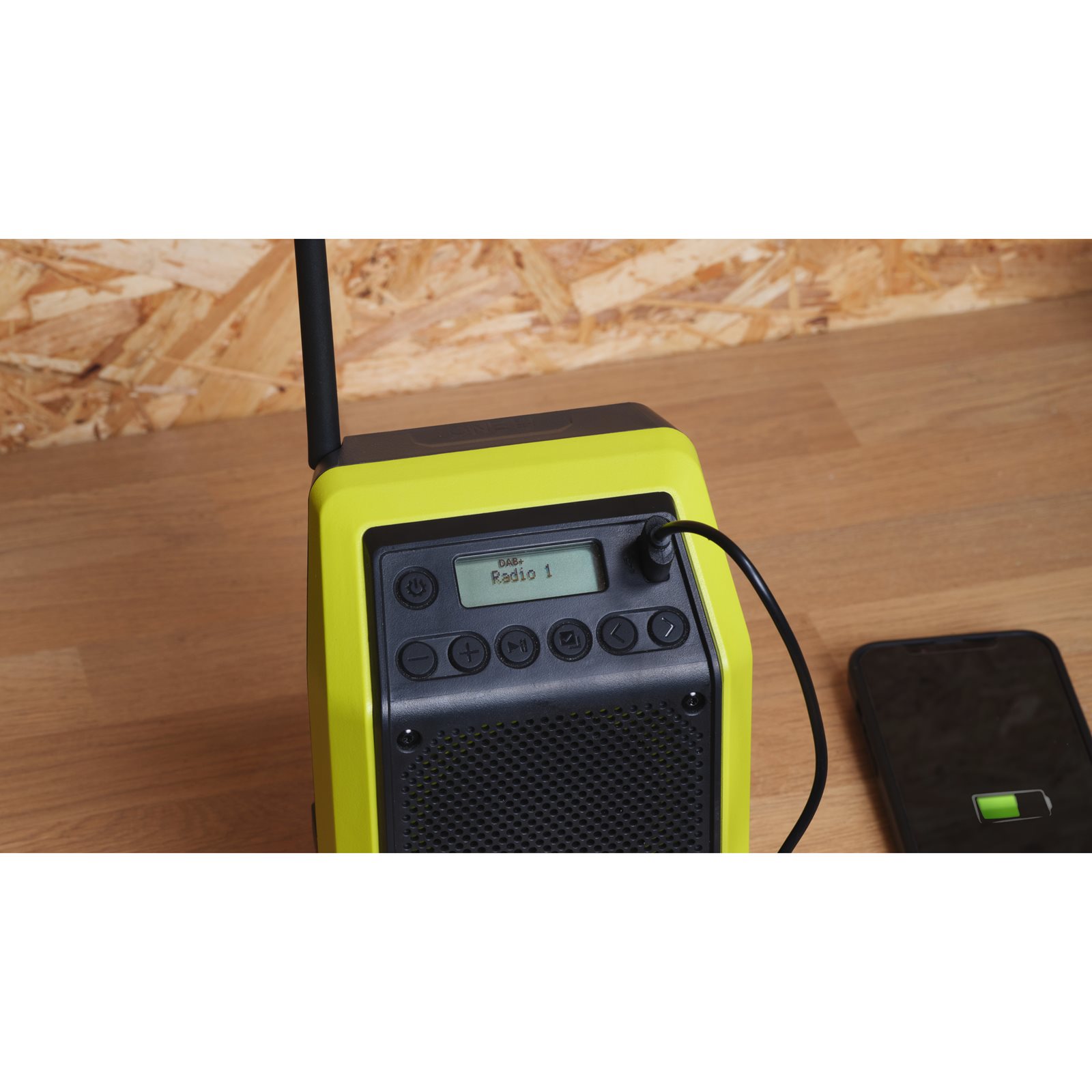 Radio 18V ONE+ DAB+ cu Bluetooth Ryobi RRDAB18-0 - in utilizare 3