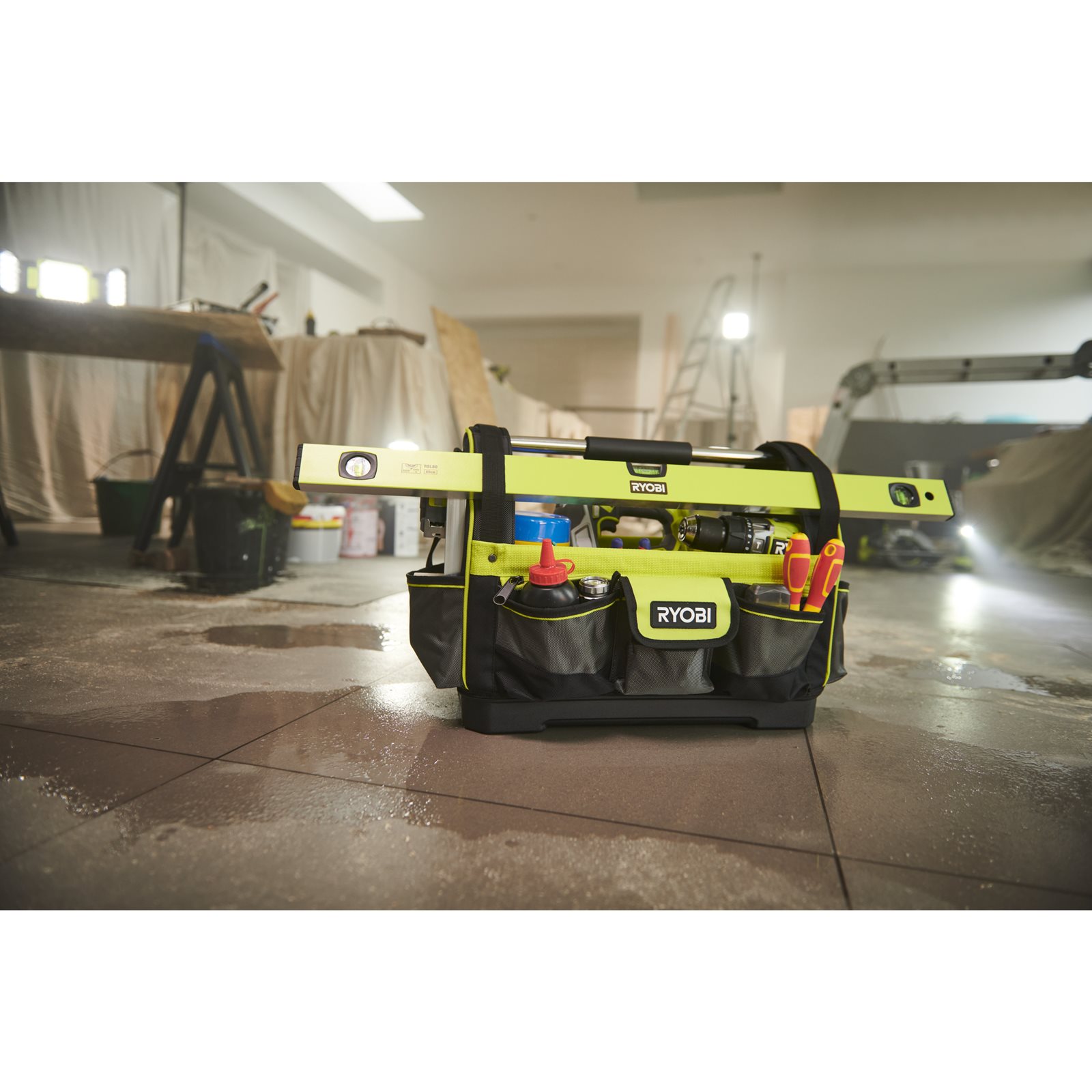 Geanta mare deschisă 38L Ryobi RSSLOT1 - in utilizare 3