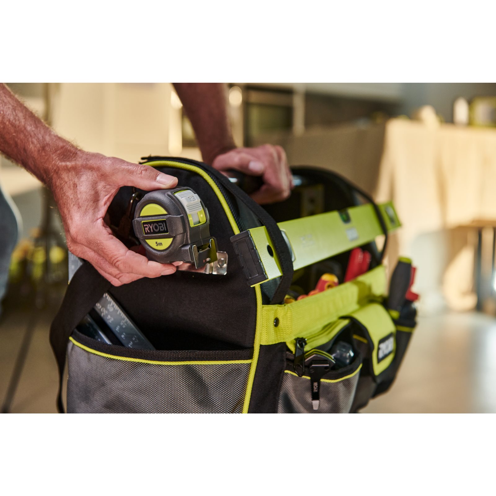 Geanta mare deschisă 38L Ryobi RSSLOT1 - in utilizare 5