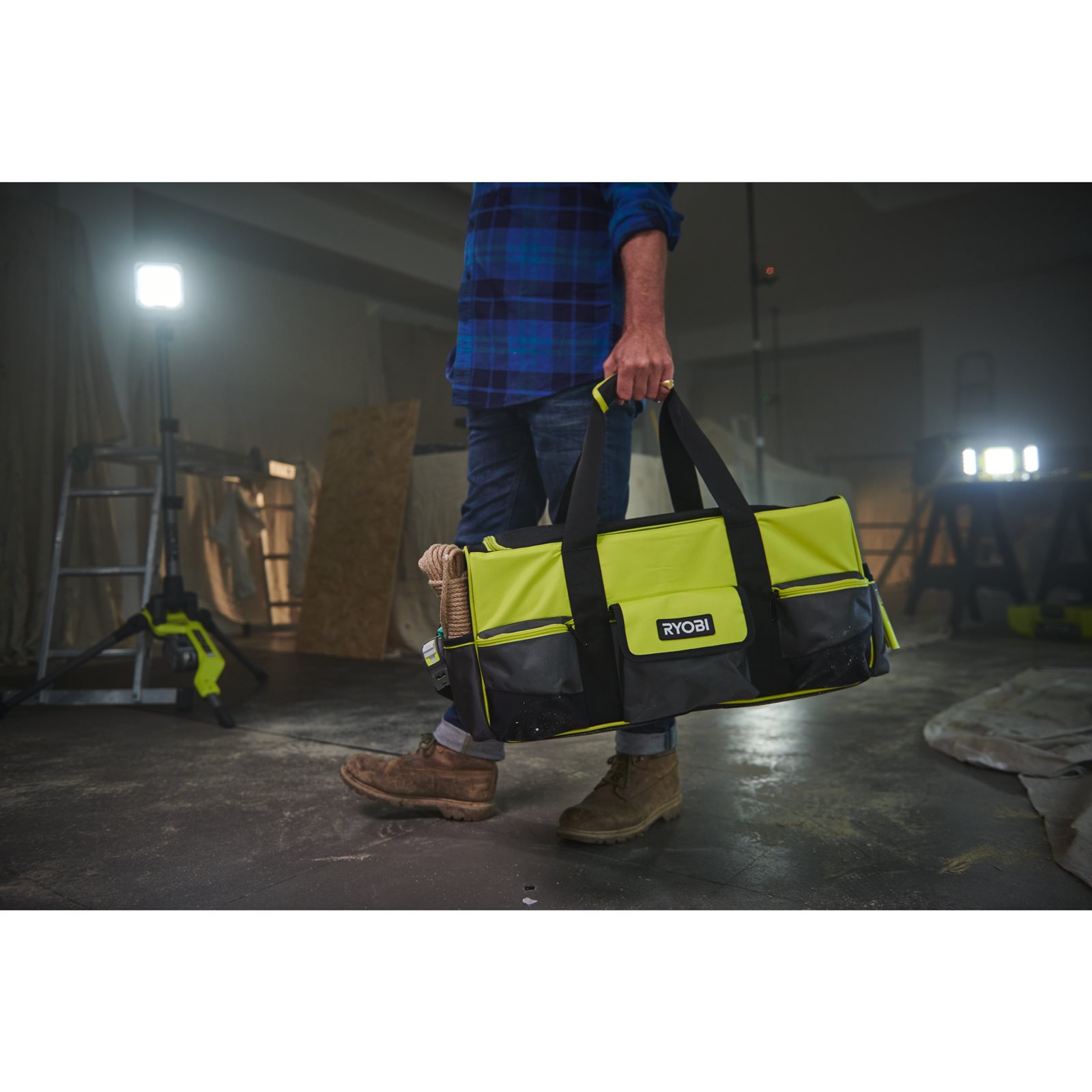 Geantă textilă mare pentru scule 49L Ryobi RSSLTB1 - in utilizare 2