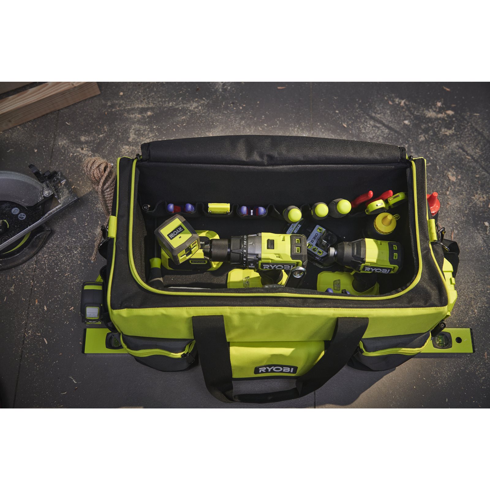 Geantă textilă mare pentru scule 49L Ryobi RSSLTB1 - in utilizare 5